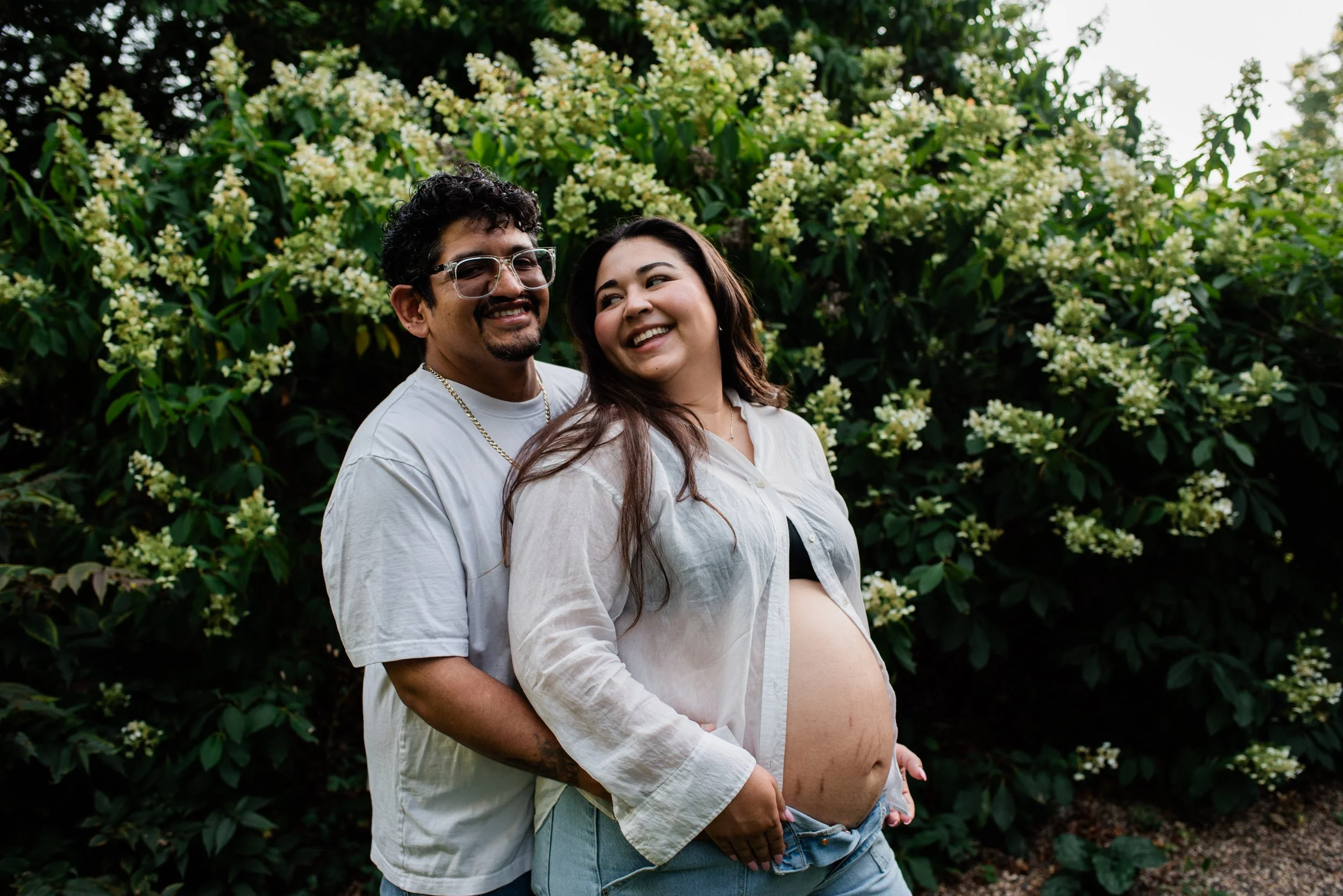 A Preview of a Playful, Outdoor Expecting Family Session in Minneapolis, Minnesota in Photographs
