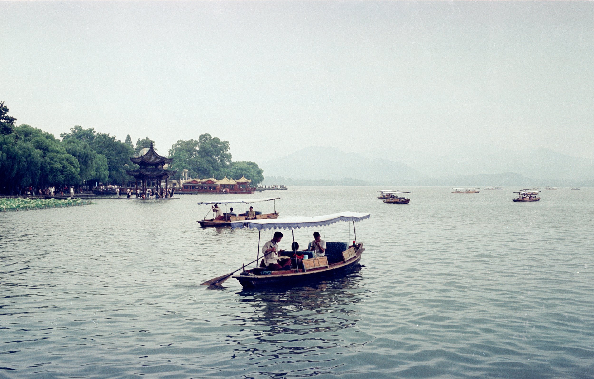My transferred flight was in Hangzhou, so I spent the whole afternoon sitting next to the Xihu Lake.