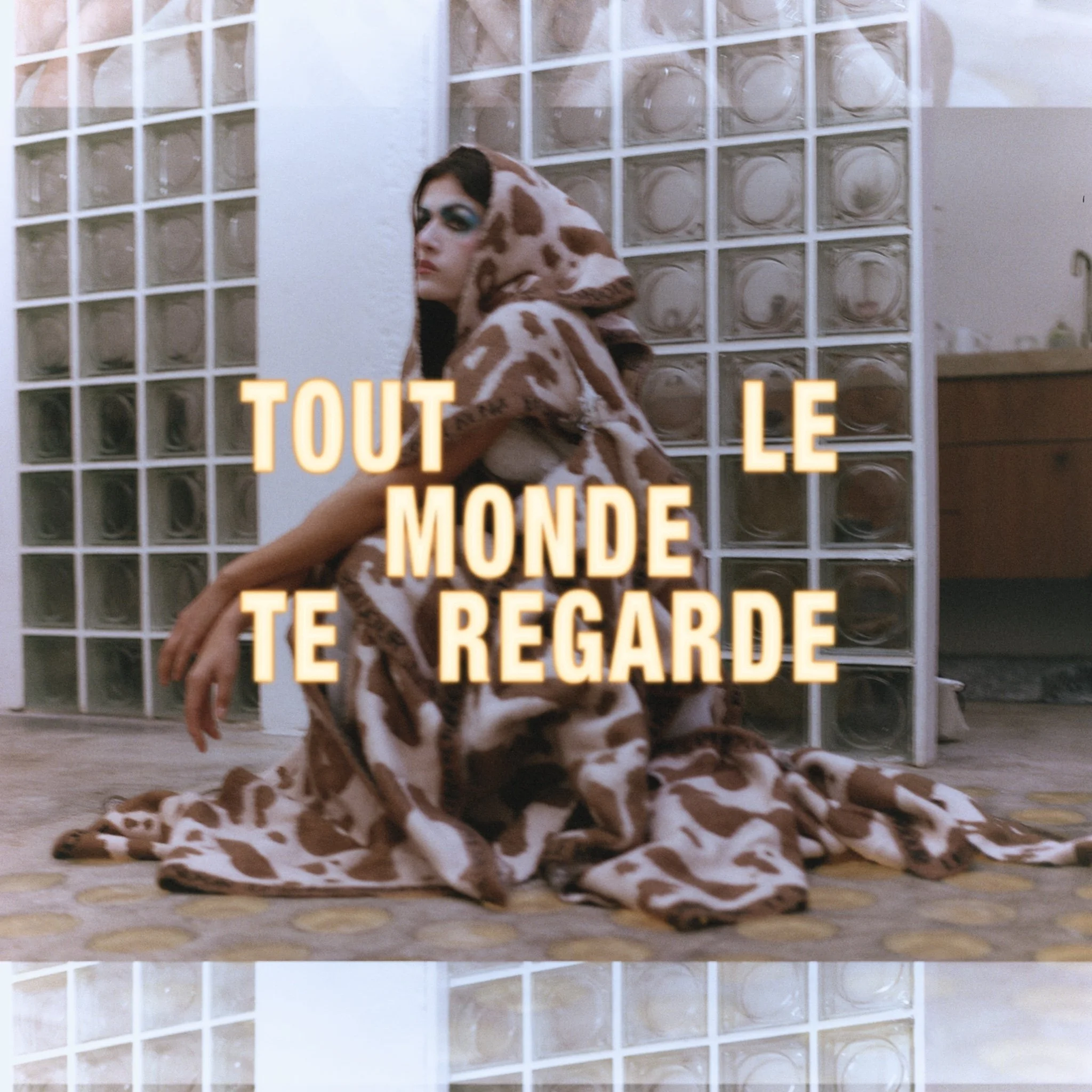 Tout le monde te regarde.