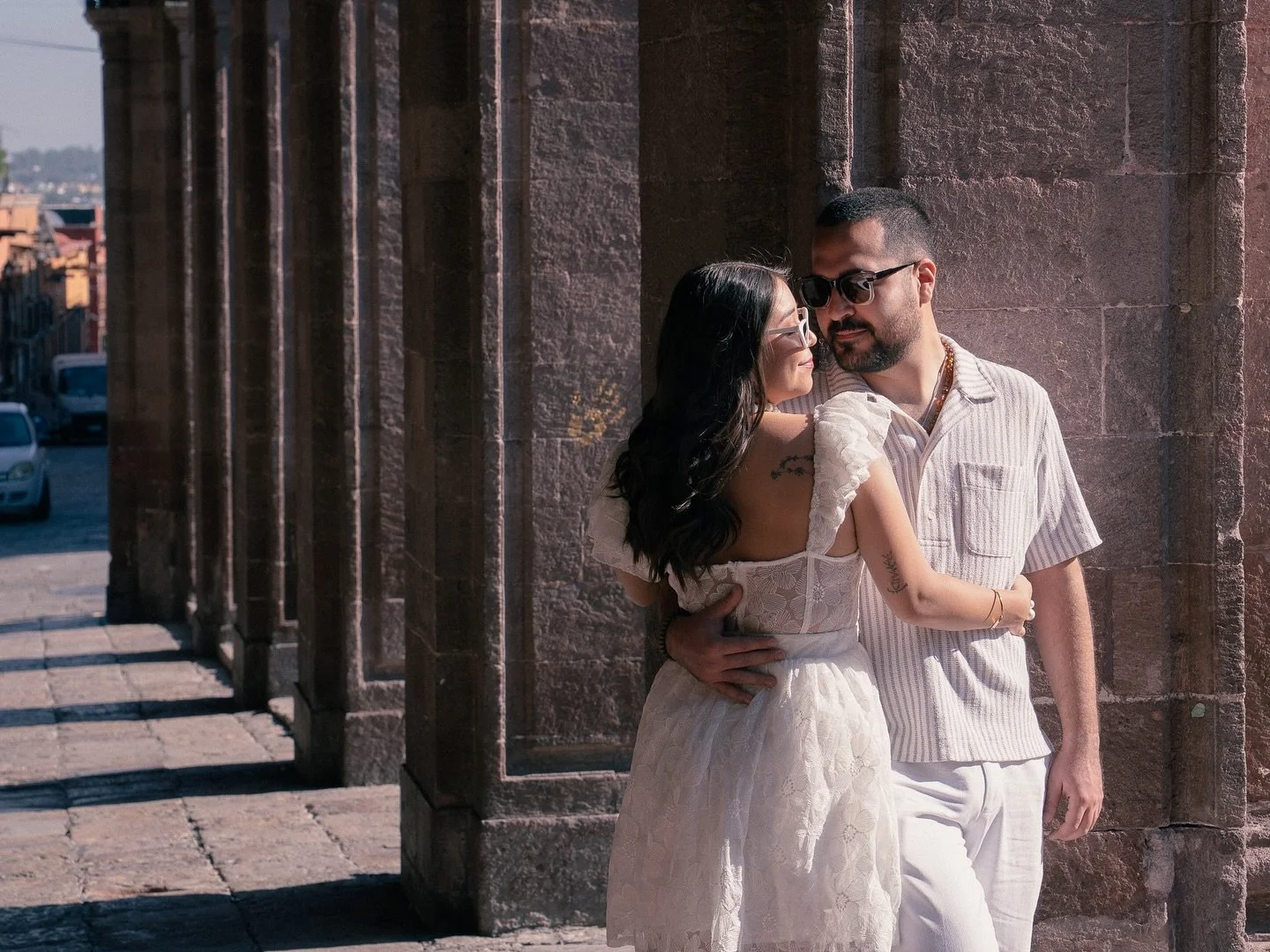 ✨ Las fotos no mienten: @danielanoriegah y @osmaraquino tienen una energía súper bonita que se refleja en cada fotografía 💕. Me encanta trabajar con parejas que disfrutan estar juntas, porque hacen que la fotografía de pa