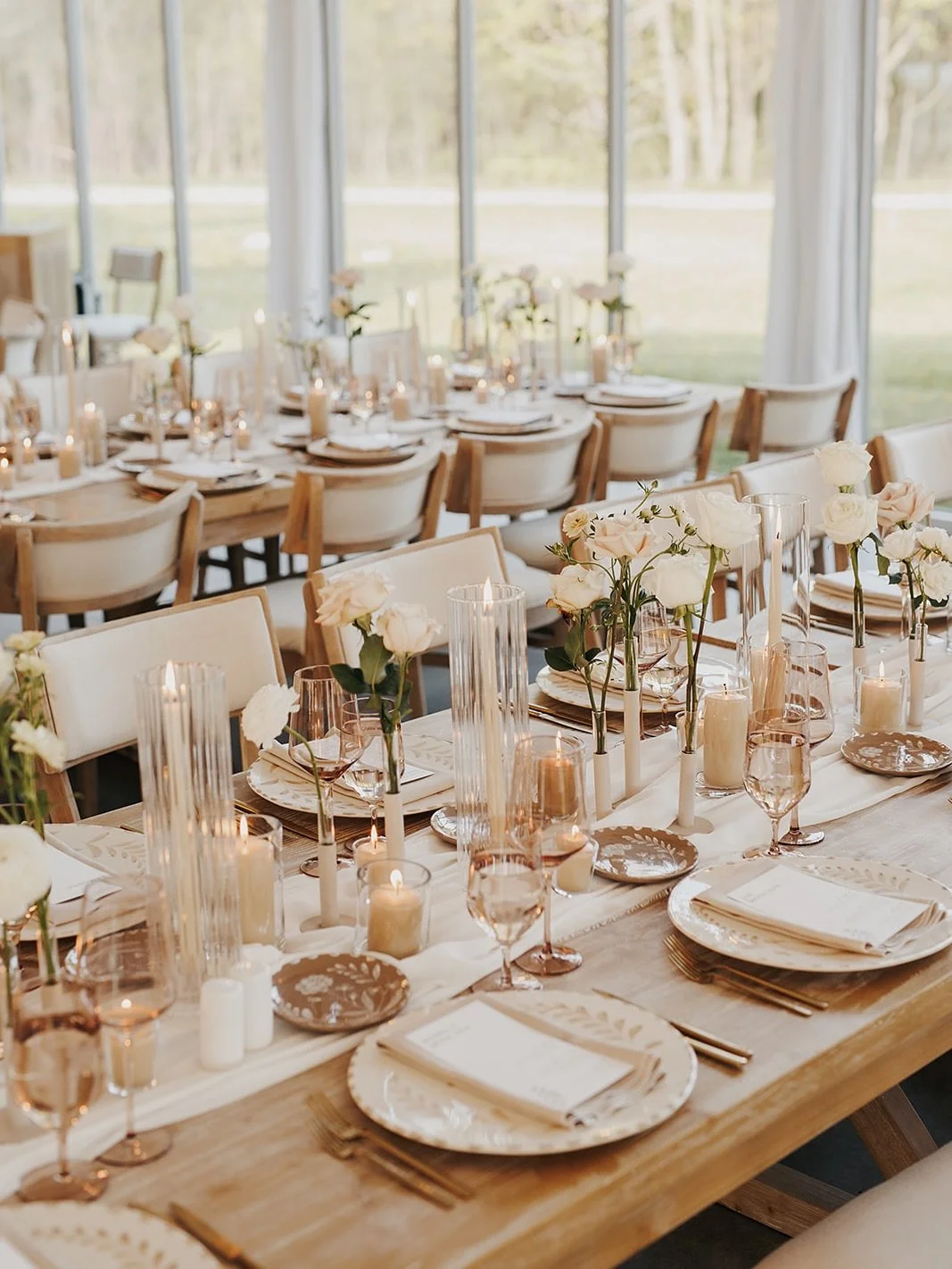 A moment for the details - Magical, Romantic, Organic. &thinsp;
&thinsp;
&thinsp;
Photography &bull; @whitneyerinphotography 
Venue &bull; @hardingwaterfrontestate 
Floral &bull; @jackieo.events 
Table Top &amp; Linens&bull; @simplybeautifuldecor 
Fu