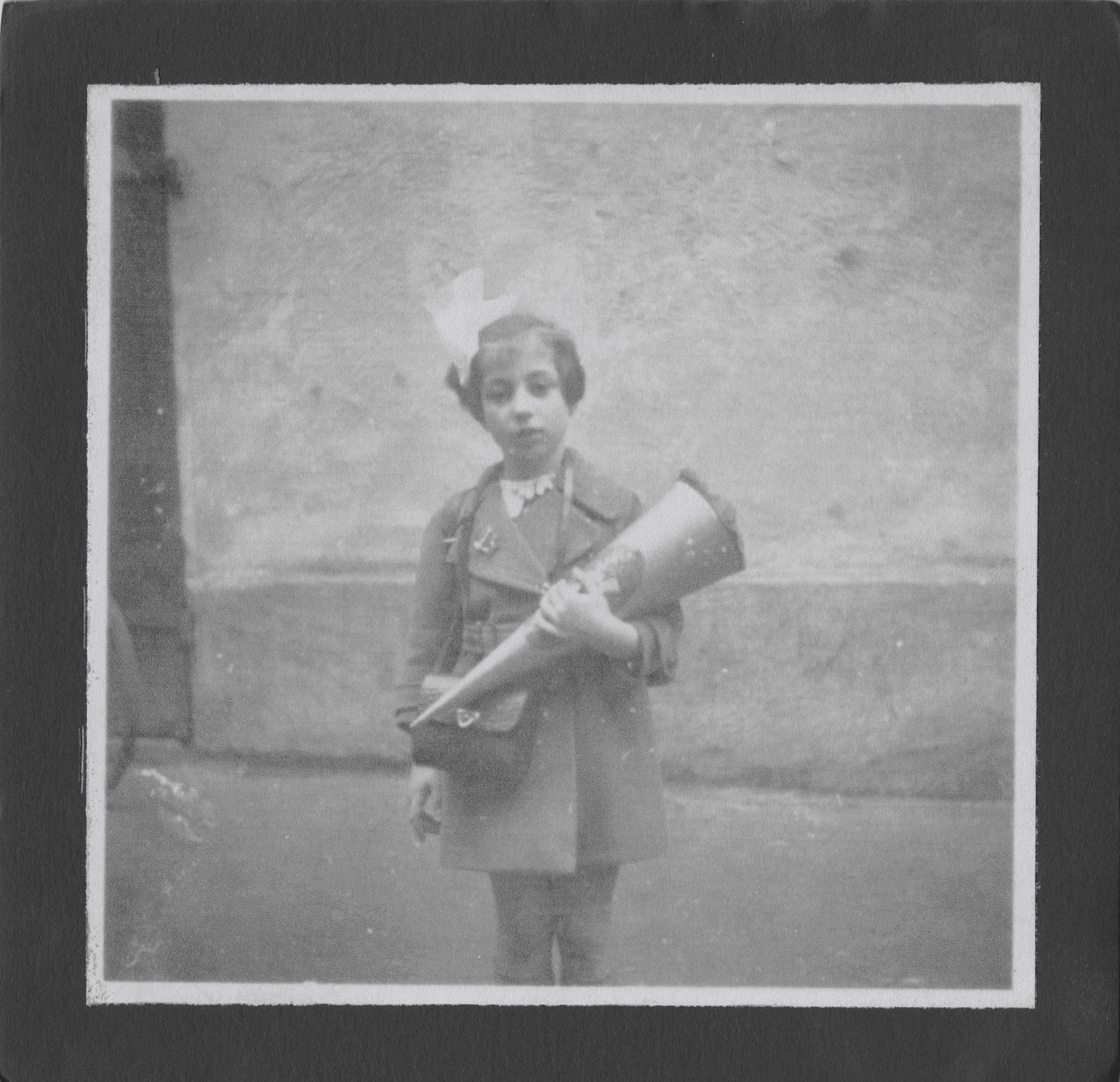 Ruth Meador 1st day at school (1938)