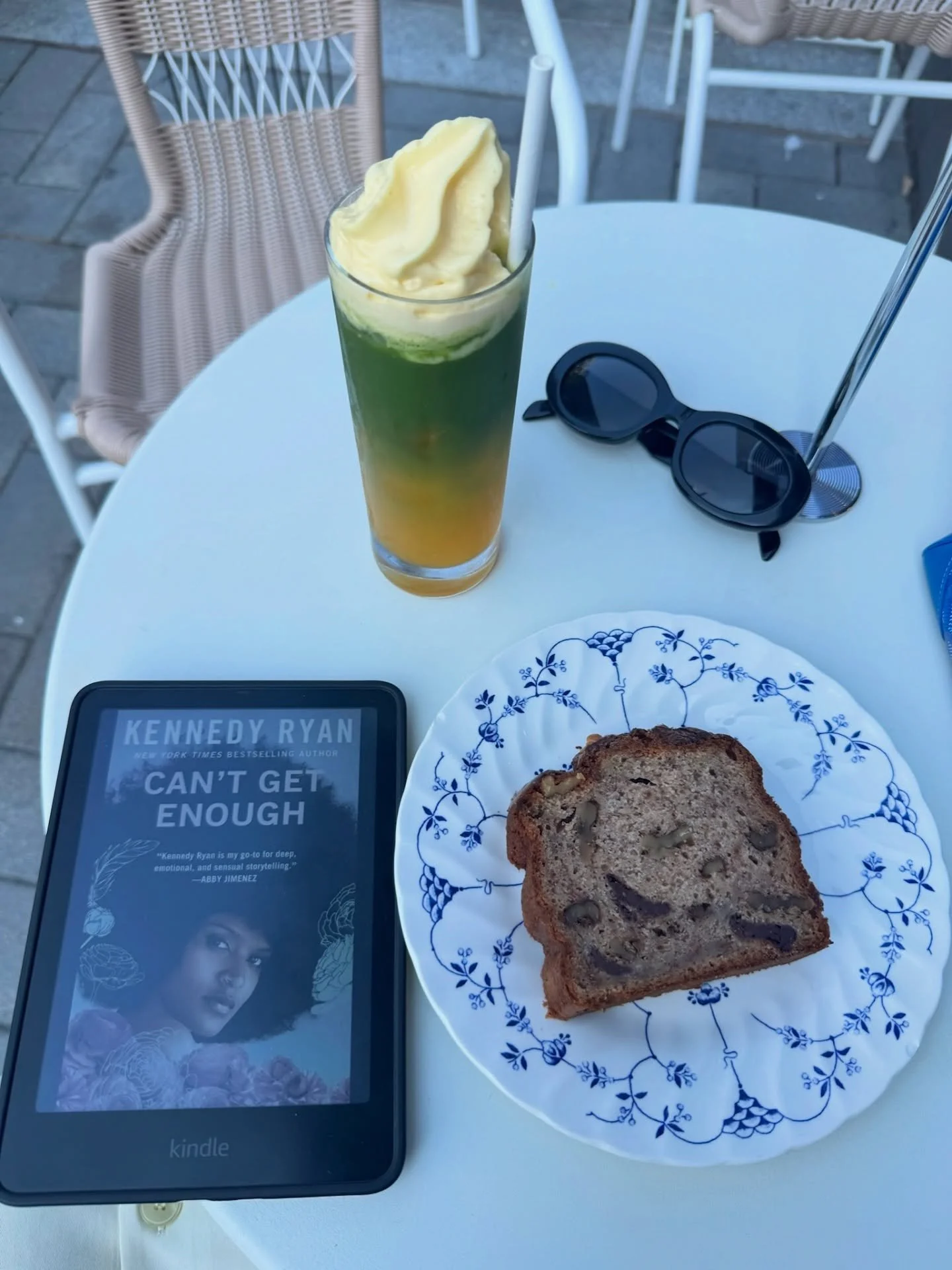 The perfect afternoon featuring @kennedyryan1 ✨
Anyone else loving the Skyland series?
#skyland #kennedyryan #bookstagram