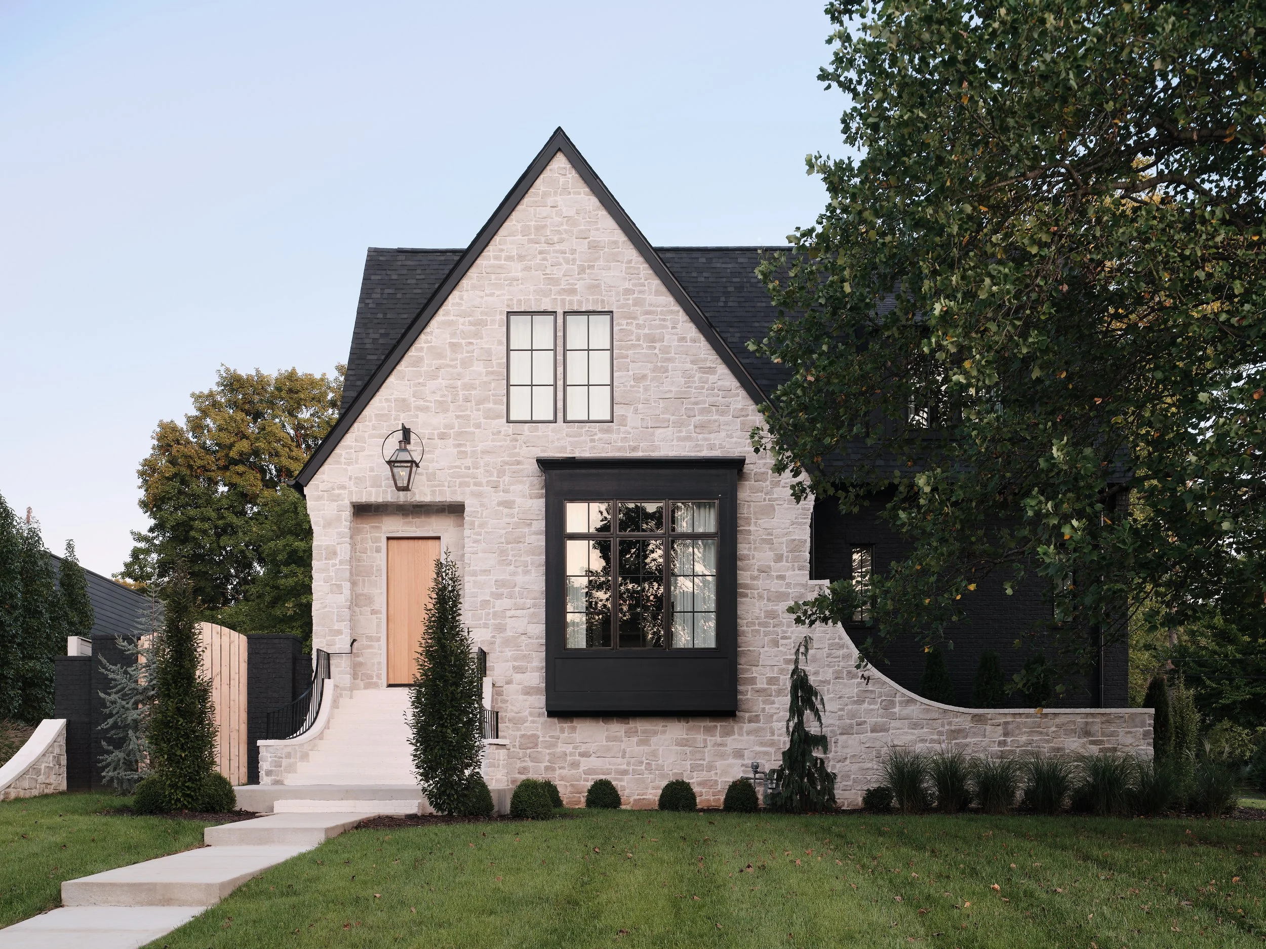 11 4054 Outer Drive1845 Ext.jpg