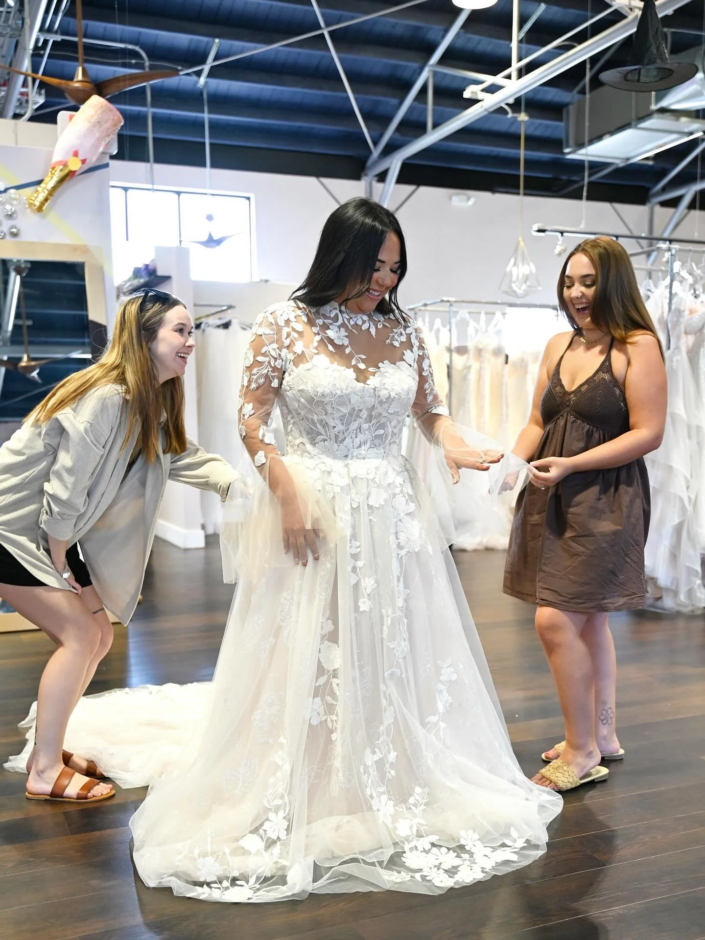 Bridal Nights &amp; Christmas Lights ✨
We&rsquo;re staying open late for all our busy brides! Stop by from 5&ndash;8 PM, shop our sale, sip, sparkle &amp; find the one. 💍🎄