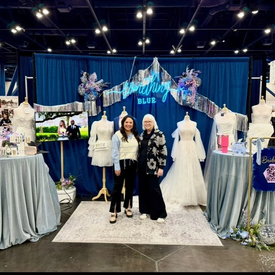 ✨Guess what?!✨
We&rsquo;re headed to the Bridal Extravaganza at the George R. Brown Convention Center!

📍 Booth #638
🗓 January 24 &amp; 25
🕚 Saturday: 11&ndash;5
🕛 Sunday: 12&ndash;5

Come say hi, chat all things wedding, and catch us in the fash