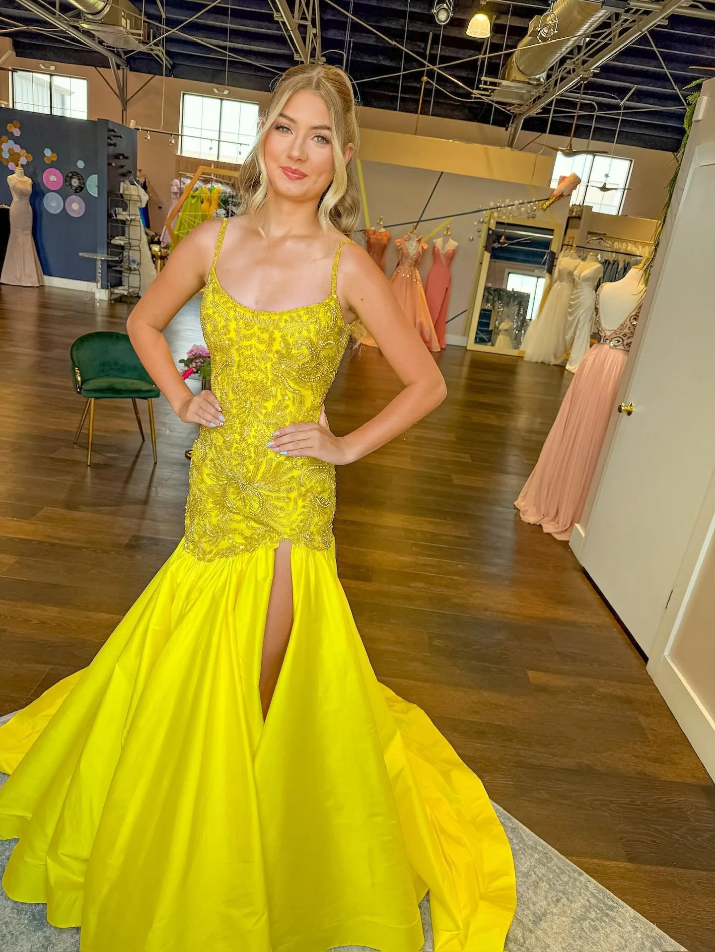 Did you know we carry pageant gowns? 💛
Because every queen deserves her moment ✨👑

#PageantGown
#PageantStyle
#CrownReady
#EveningGownGoals
#TexasPageant