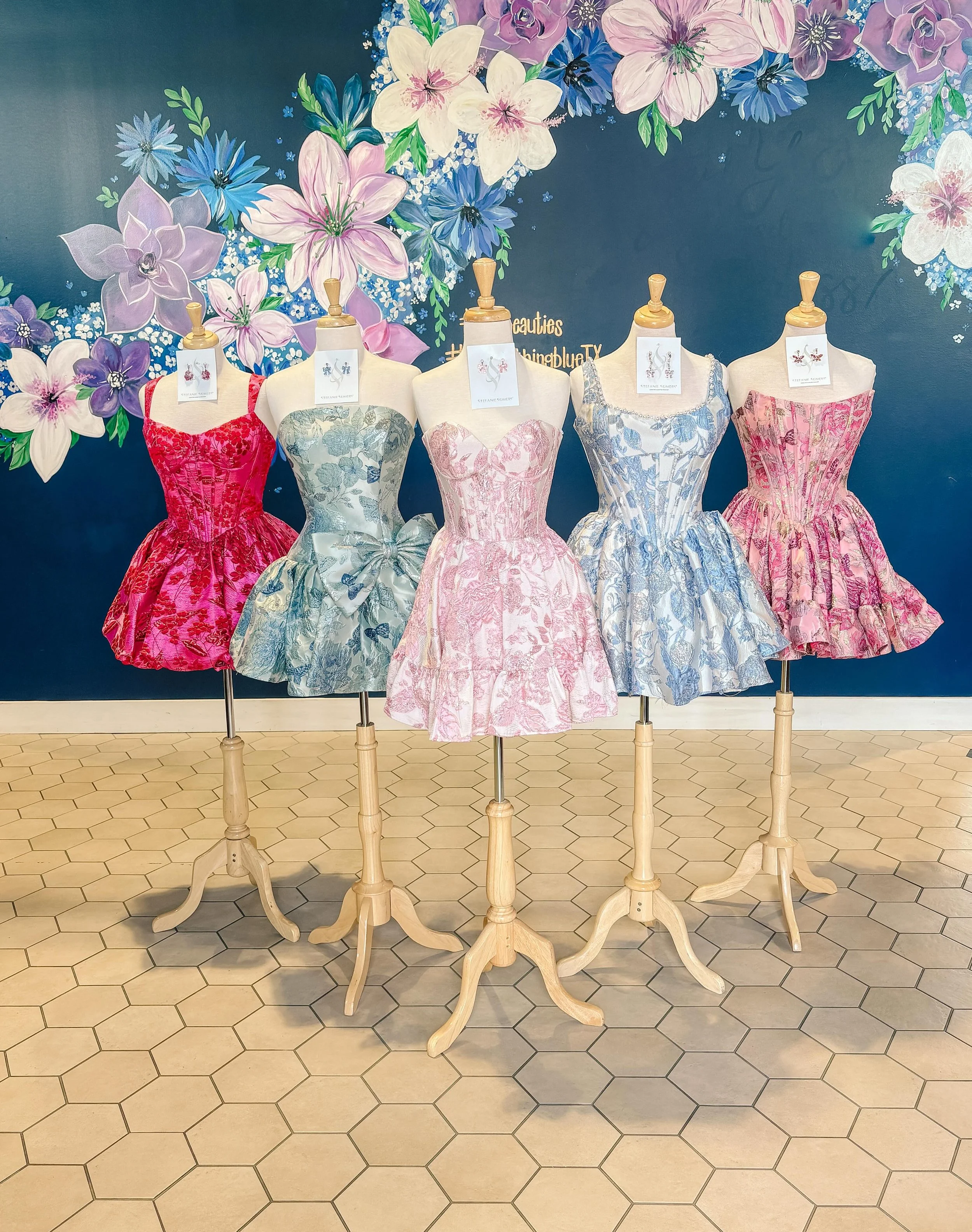 ✨ Brocade is having its moment and we&rsquo;re here for it. Which color are you choosing for Homecoming? 💐

#sherrihilldress #sherrihillprom #stefaniesomerscollection