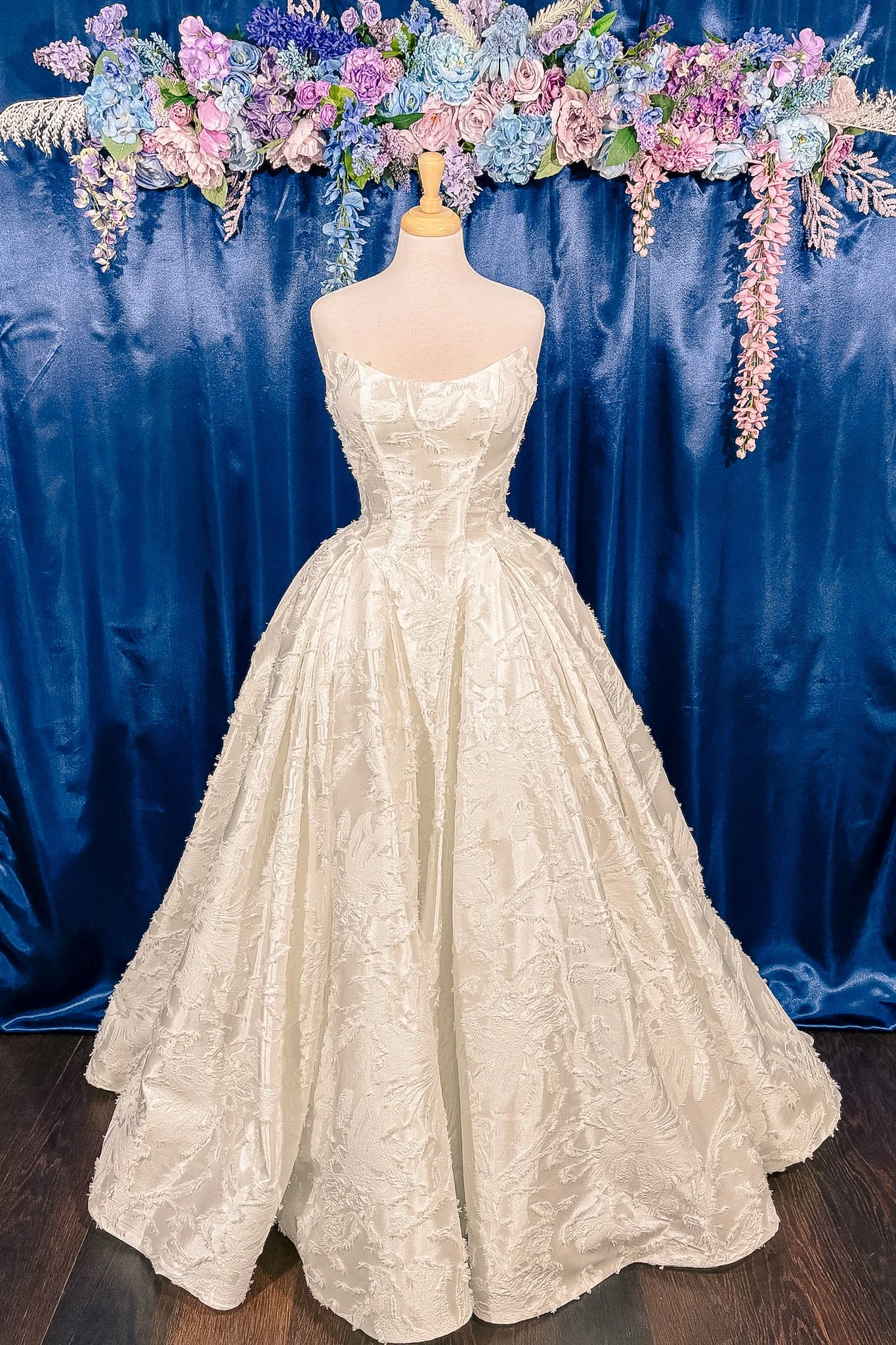 novia front.jpg