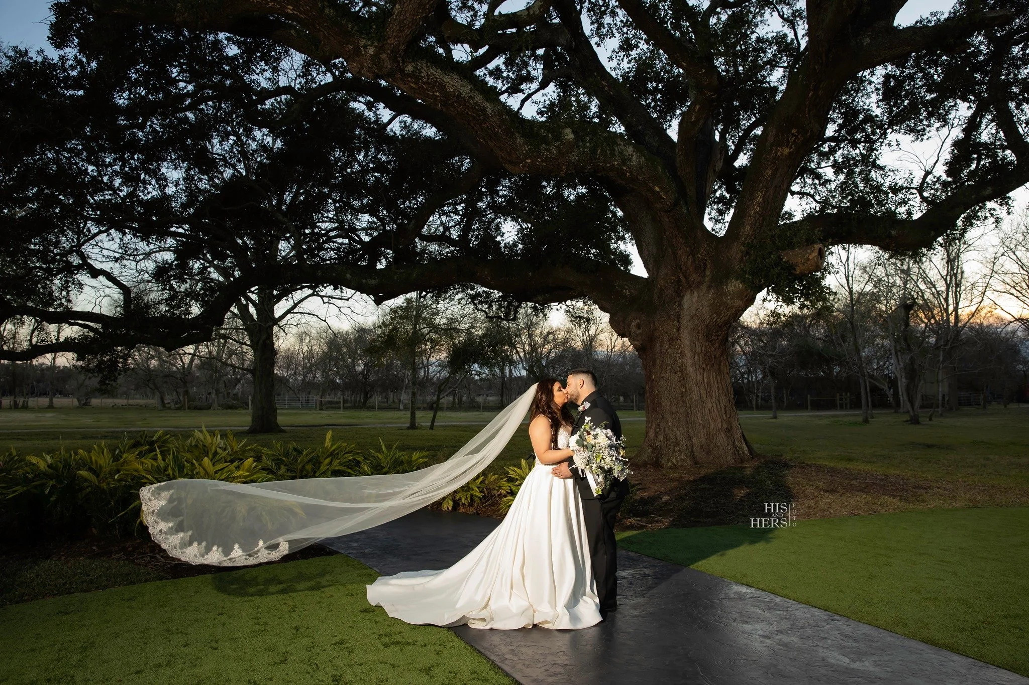 Danielle + Stephen | His and Hers Foto