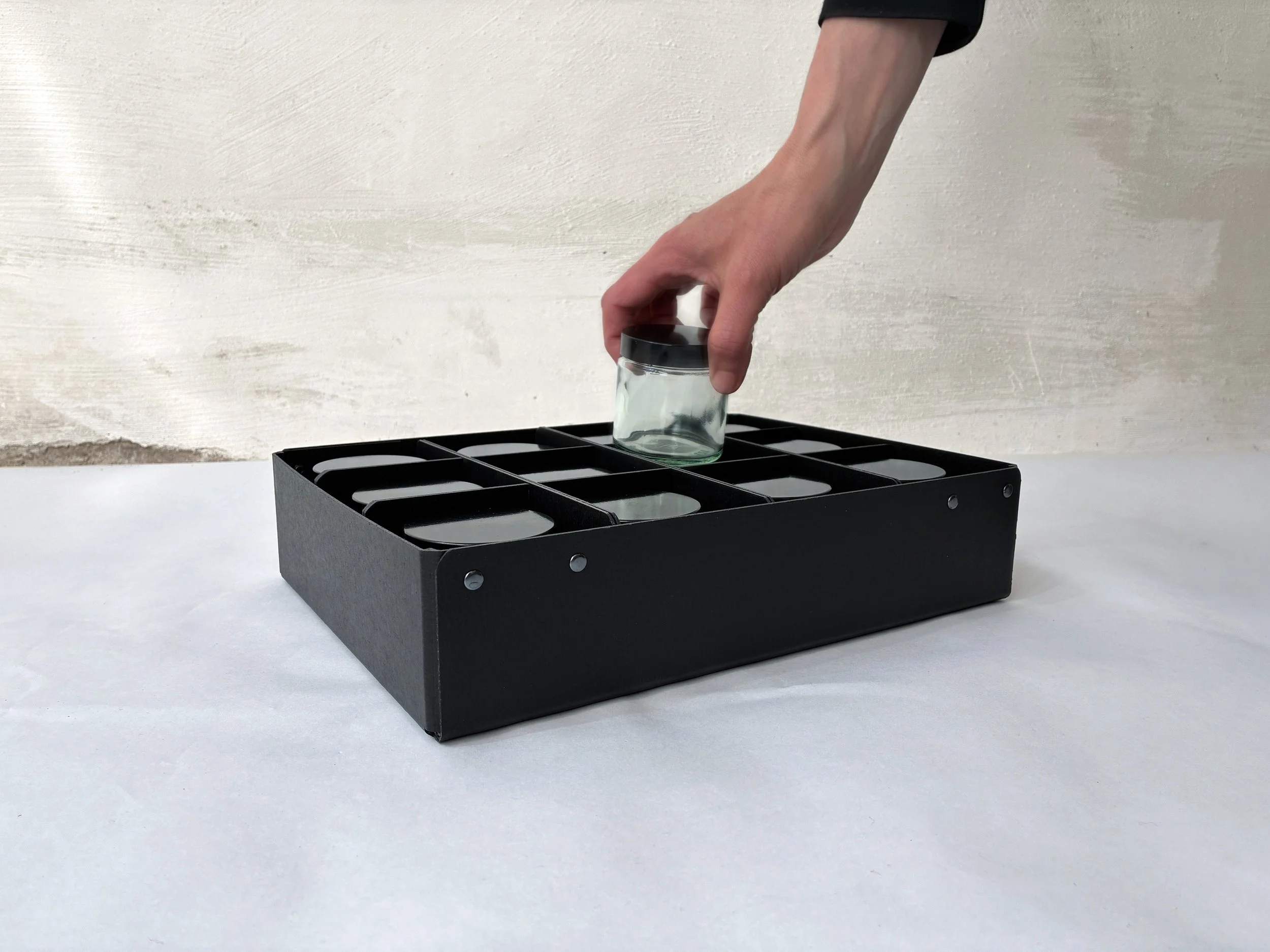 tinystudio_tray_liftup.jpg