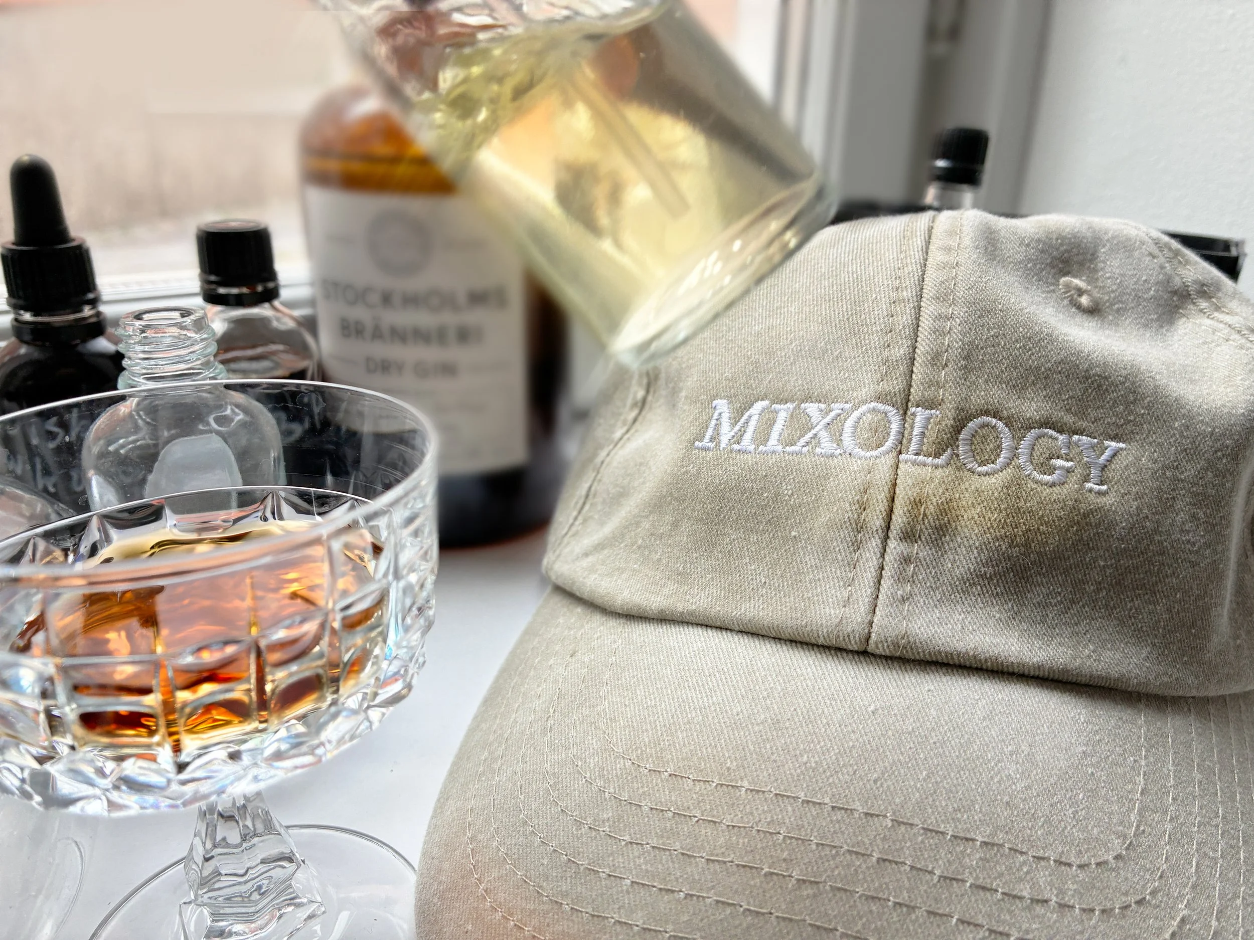 tinystudio_dadcap_mixology_insitu3.jpg