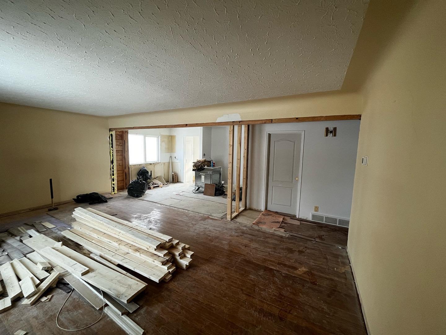 Update on Gold Bar project 🚧

Bearing wall removed and LVL beam installed, Electrical is 90% done, Plumbing roughed in and a little sneak peek of the new luxury vinyl flooring!