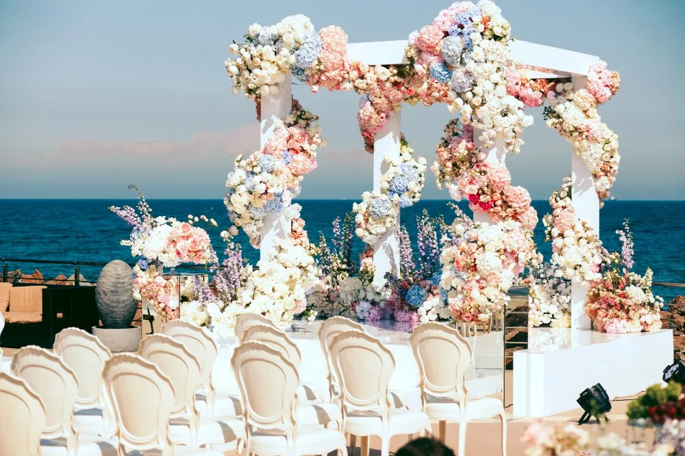 How to Match Floral Design with Your Wedding Style?