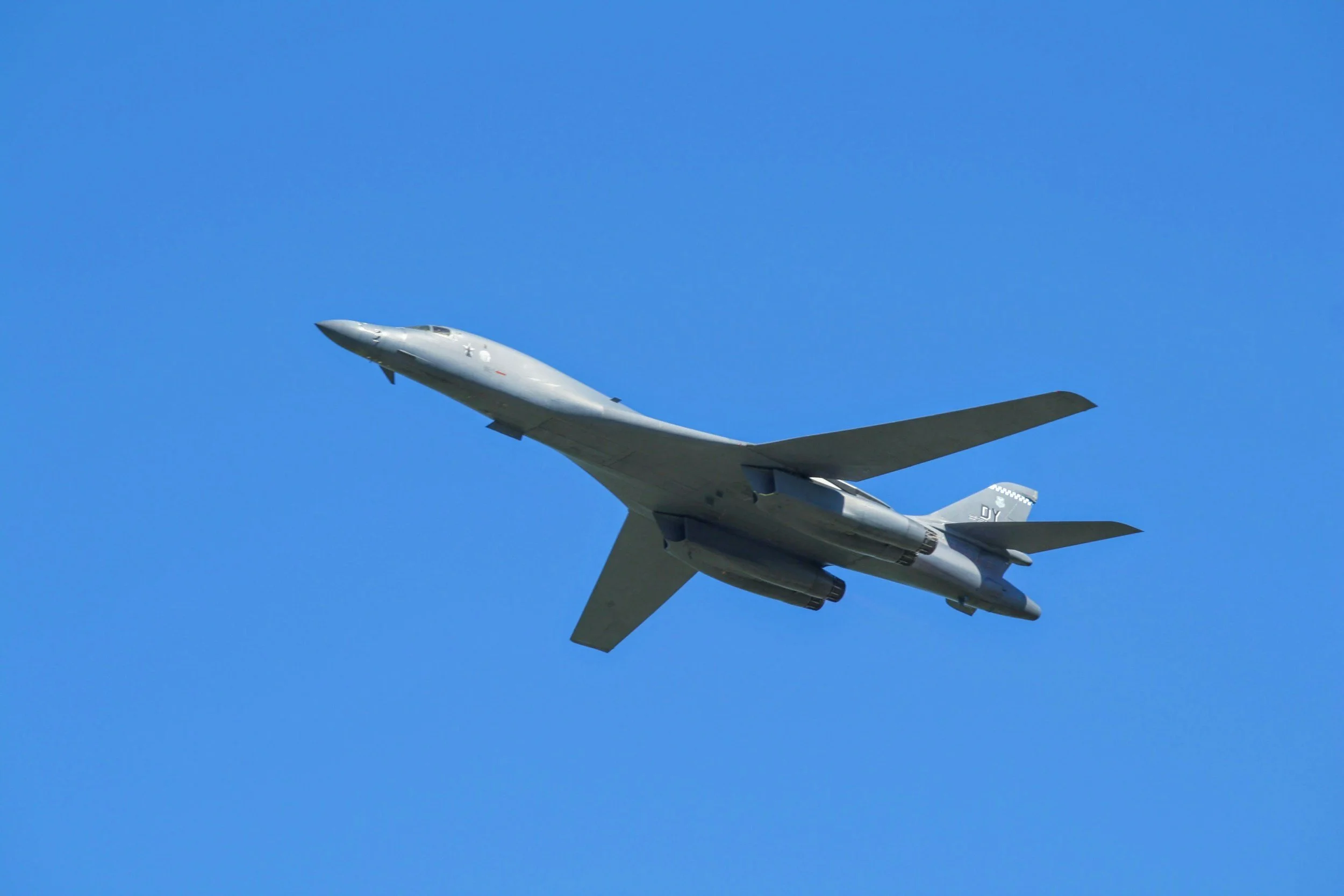 US military aircraft in flight, representing the strike platforms involved in coordinated US-Israel planning against Iranian energy infrastructure