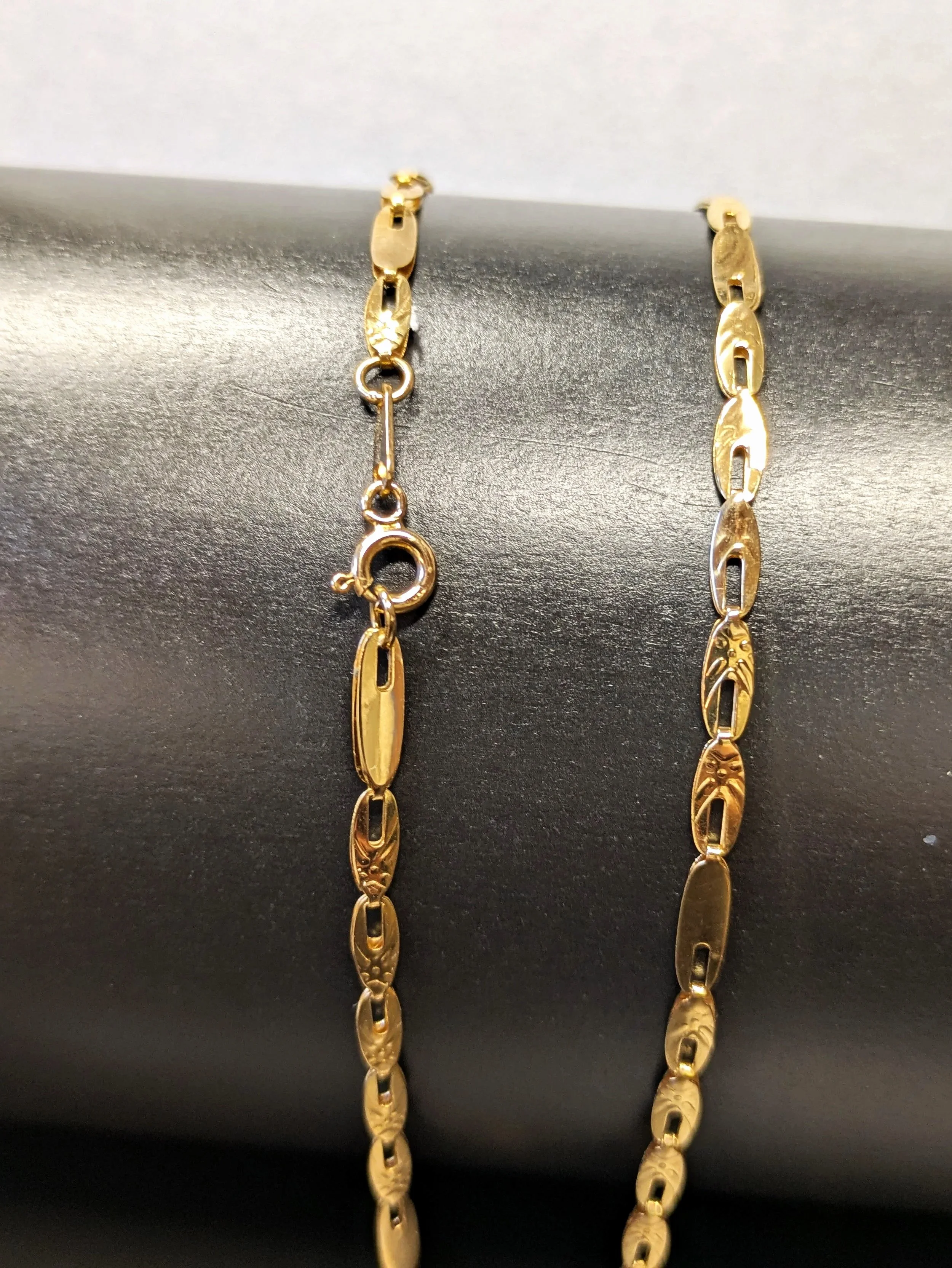 Eye Cat Gold Bracelet, round clasp