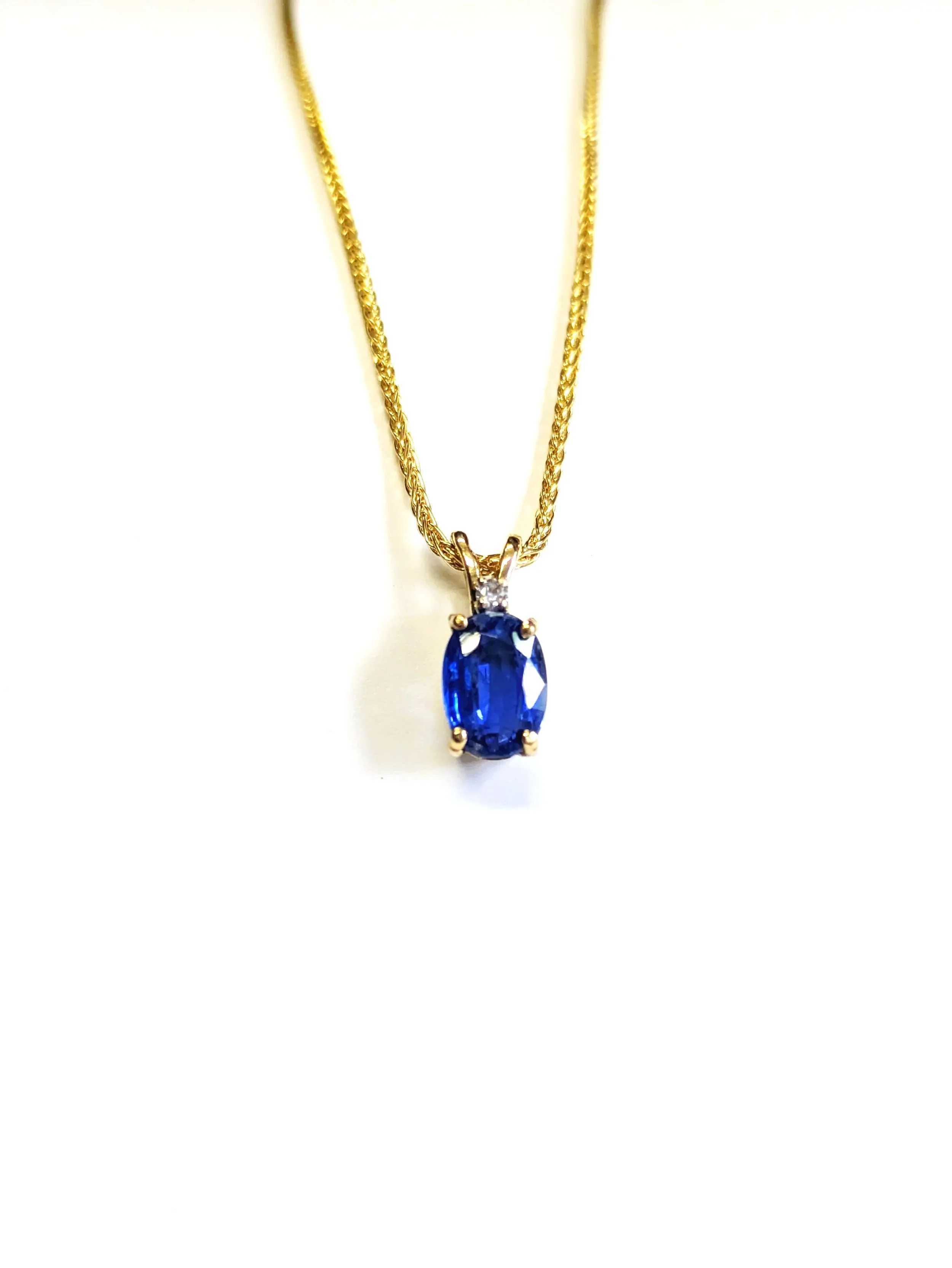 18ct Yellow Gold Tanzanite & Diamond Necklace