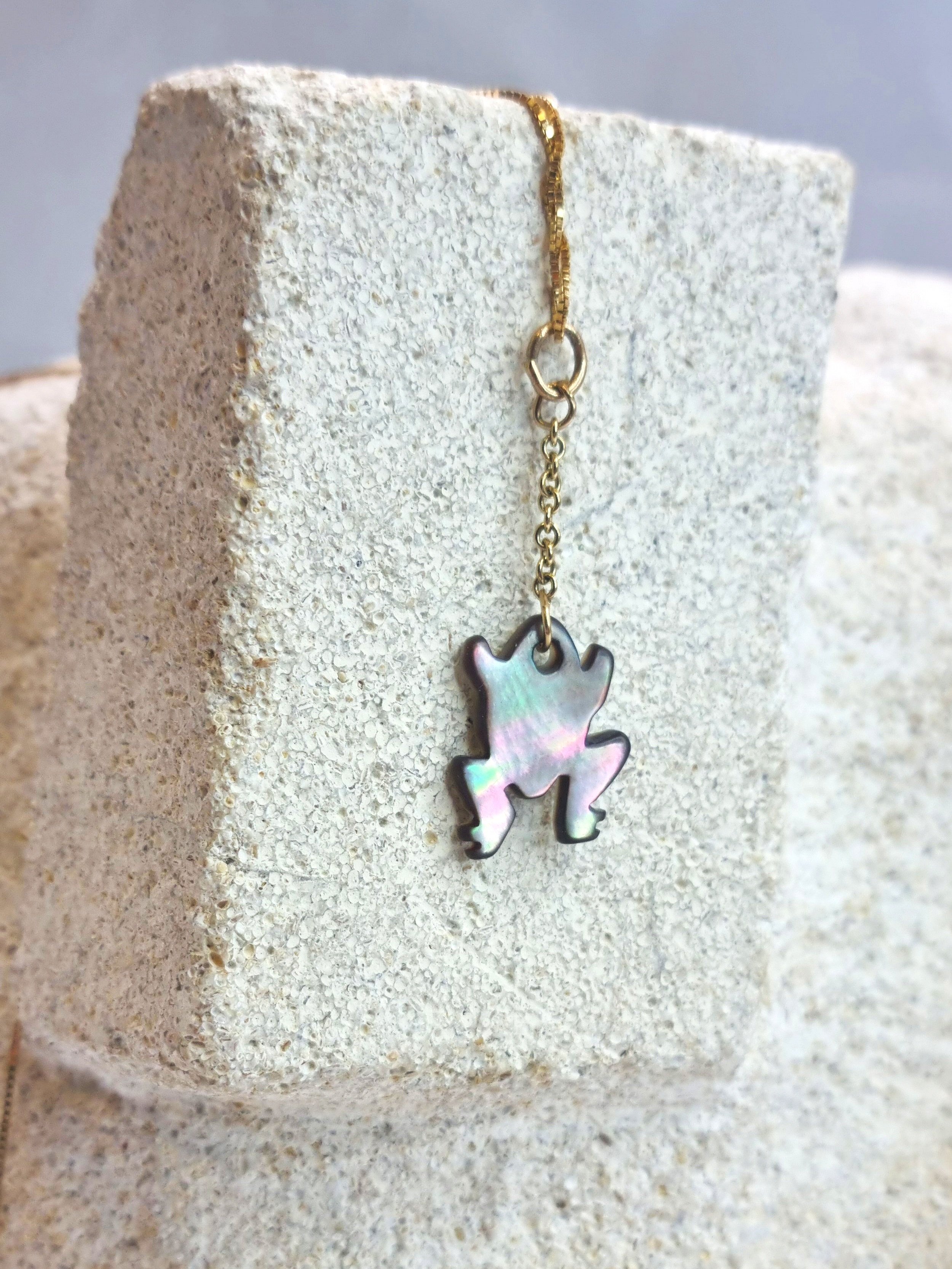 Nacre Frog Shape 9ct Pendant