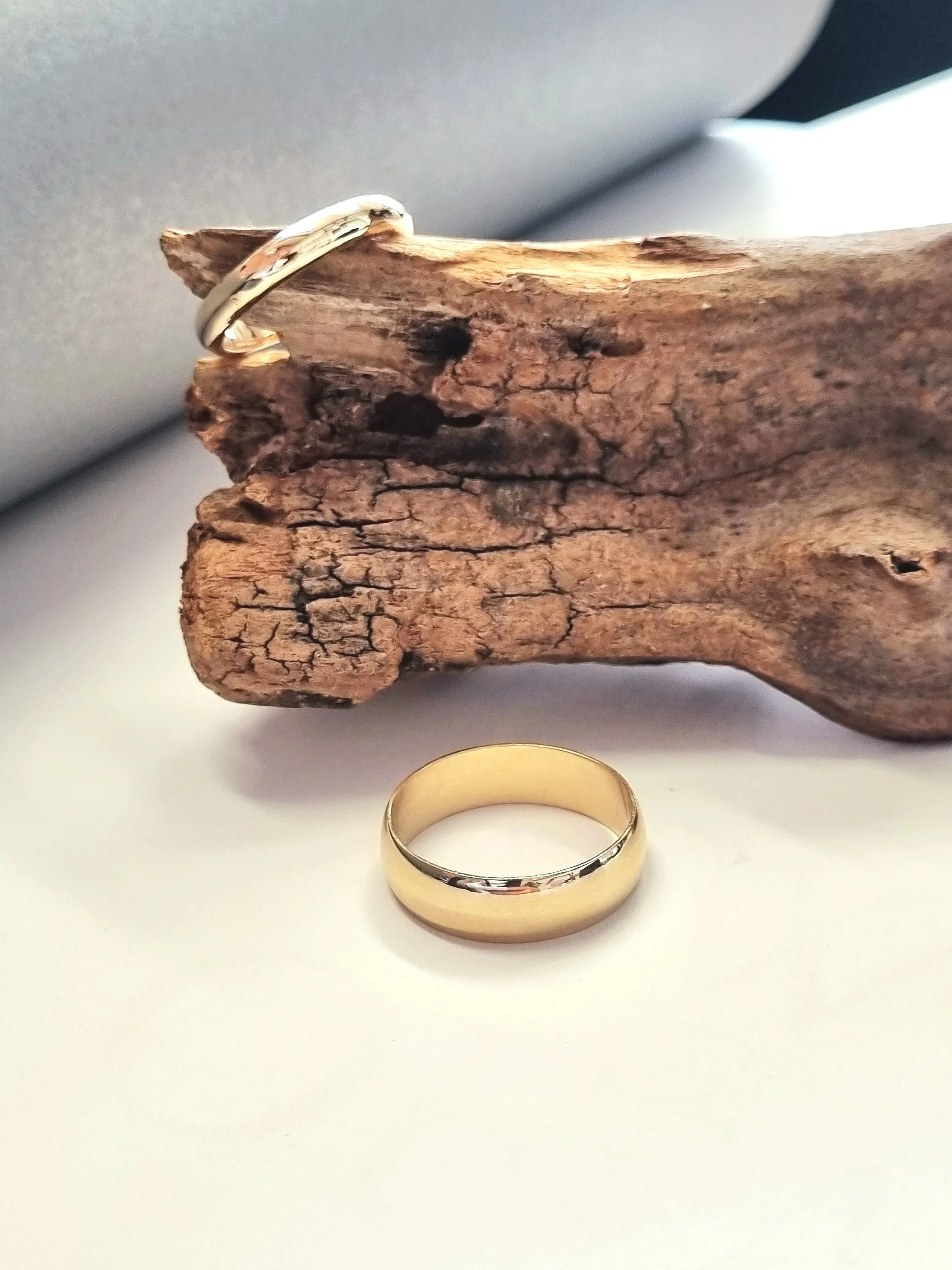 Wedding yellow gold D-shape 4mm