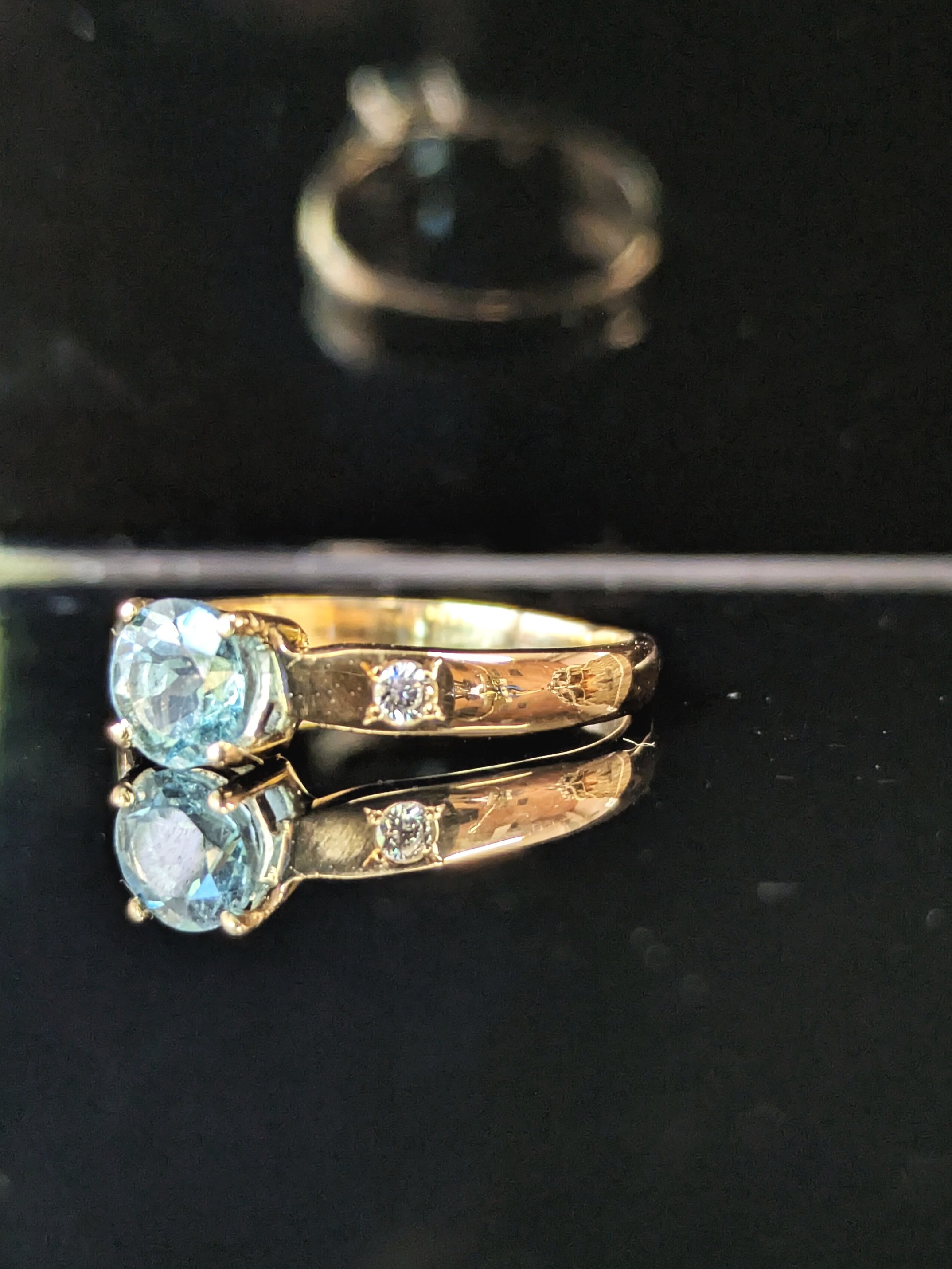 One diamond claw engagement ring