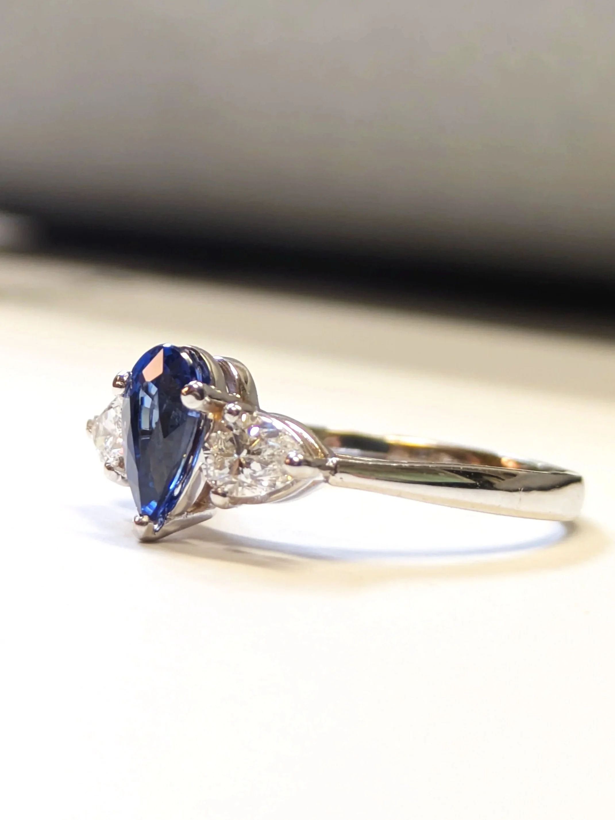 Drop+pear+Sapphire+diamonds+Engagement+Ring