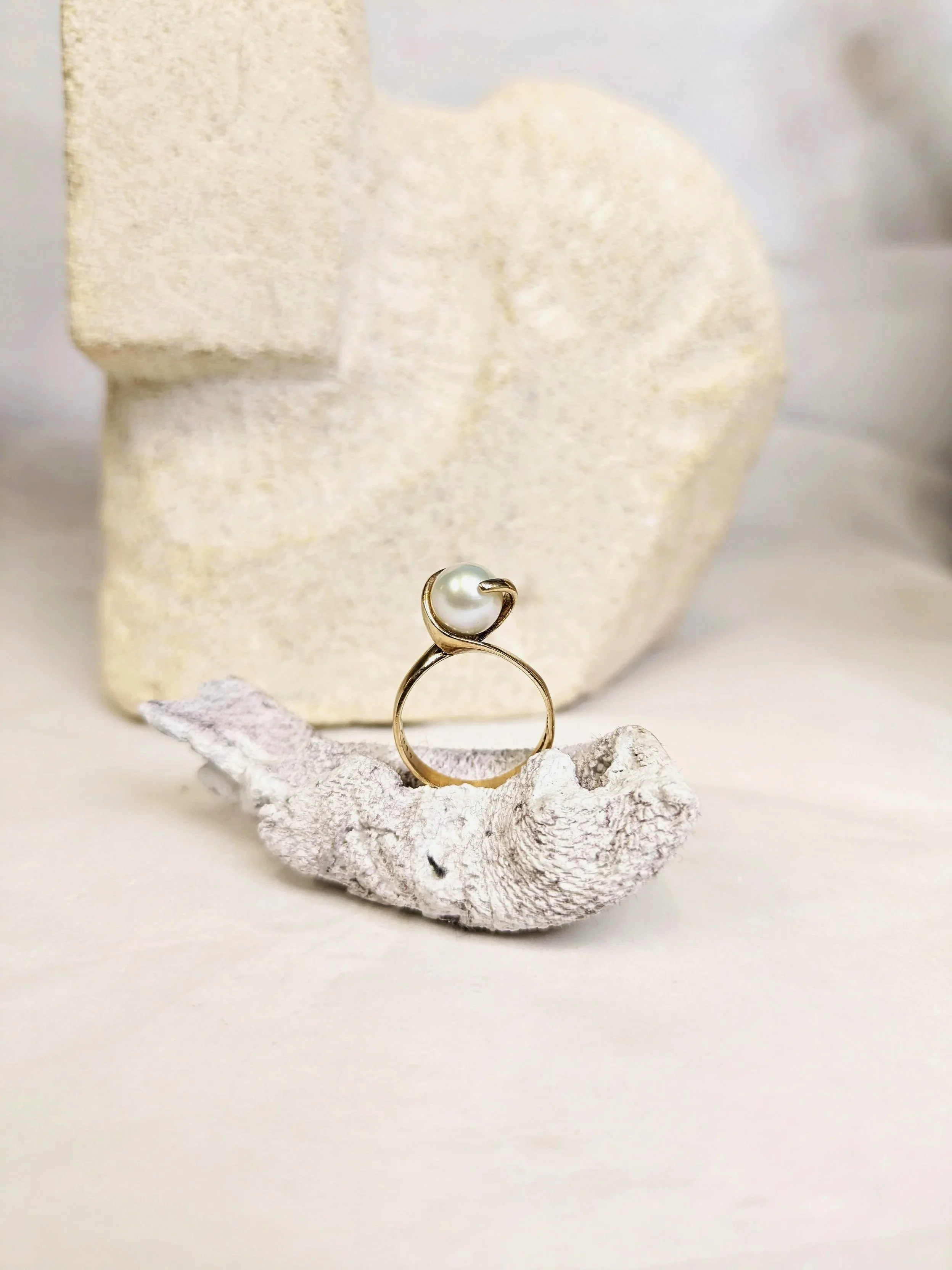 Front view Twist Japanese Pearls 10mm Engagement Ring