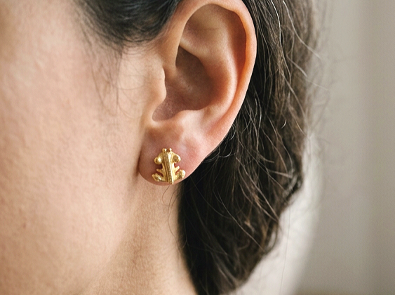 Tairona Frog Studs in hard Goldplated