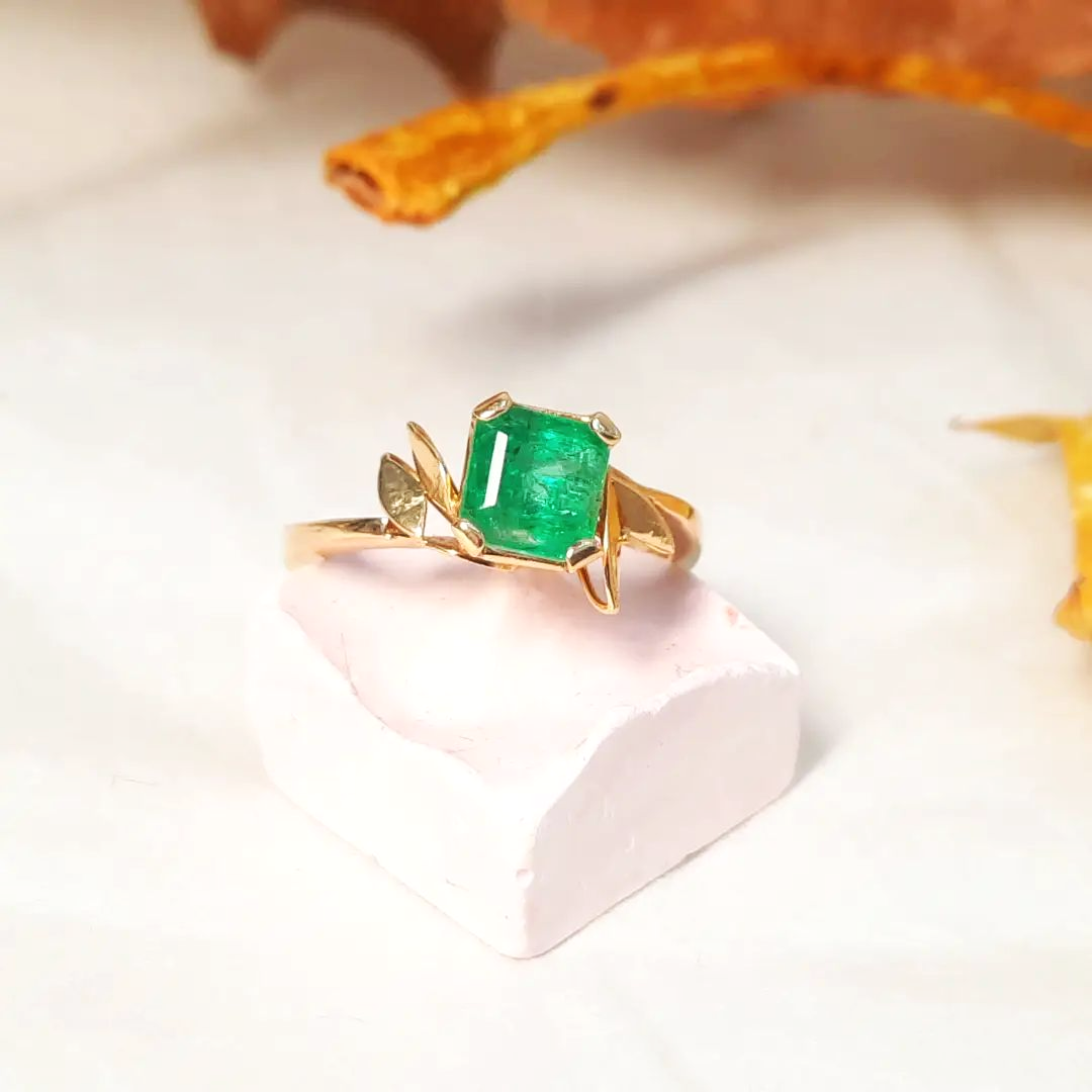 Colombian+Cusshion++Emerald+Ring.png