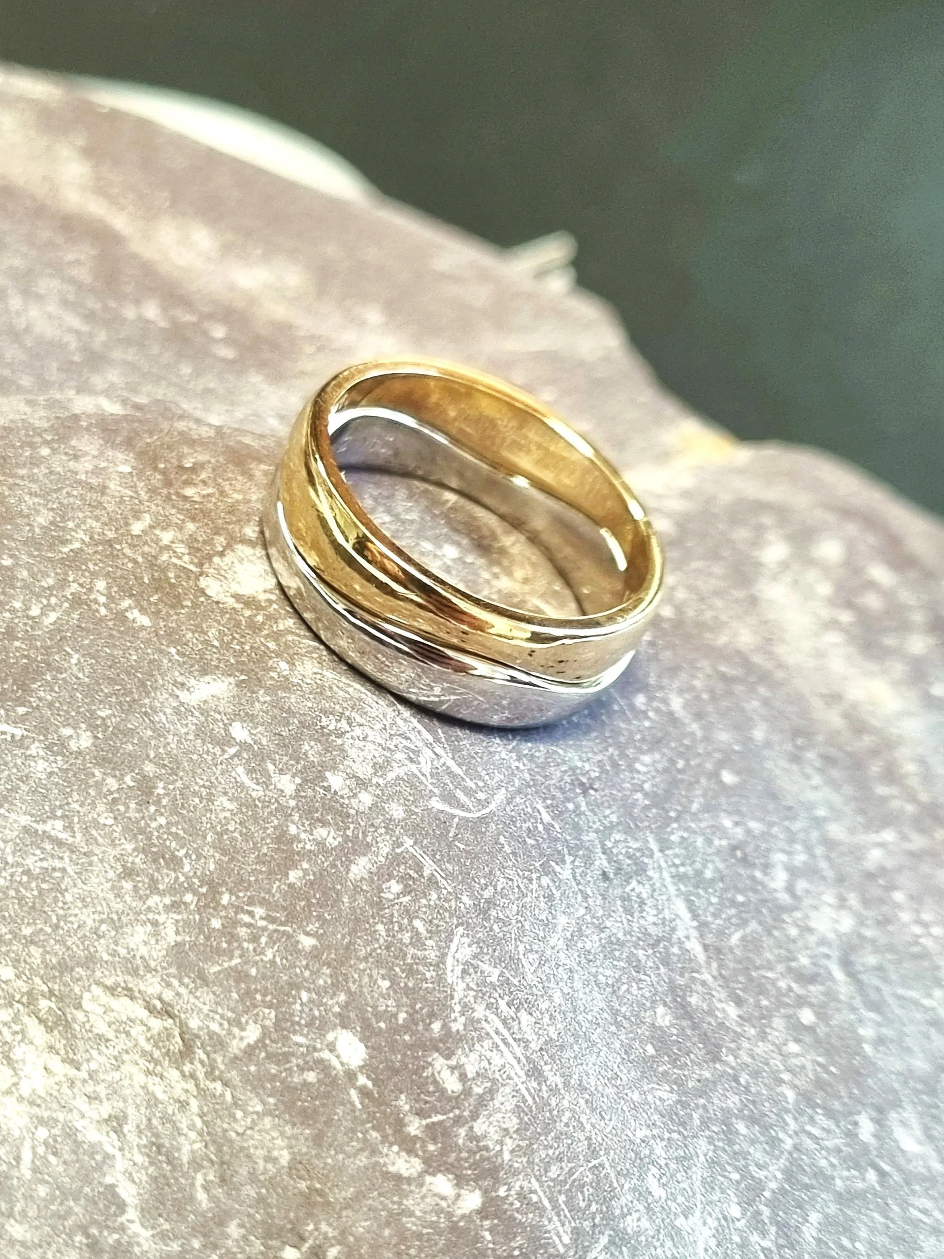 Wave wedding band 14ct Bicolour