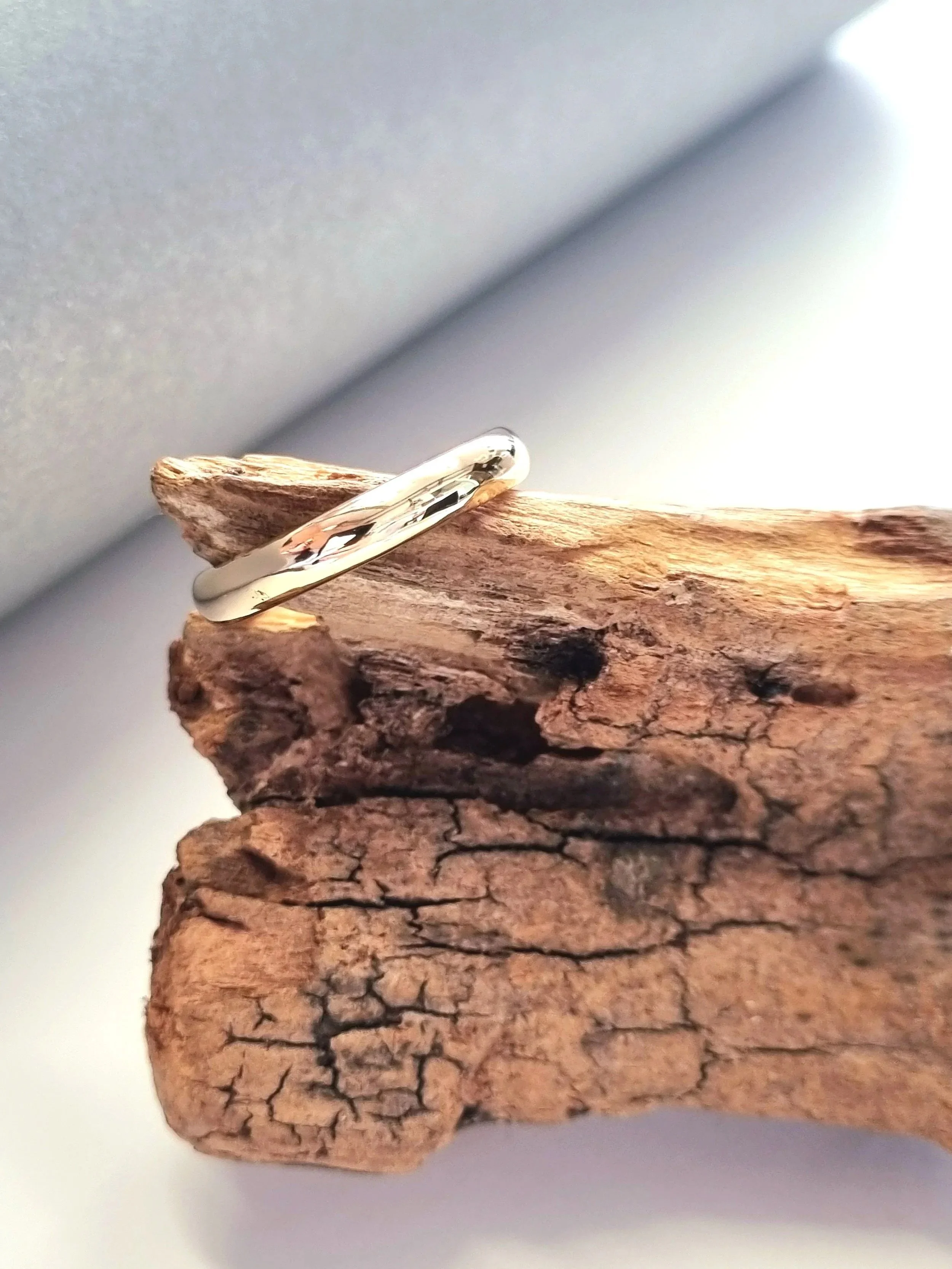 Yellow Gold Single D-shape wedding band