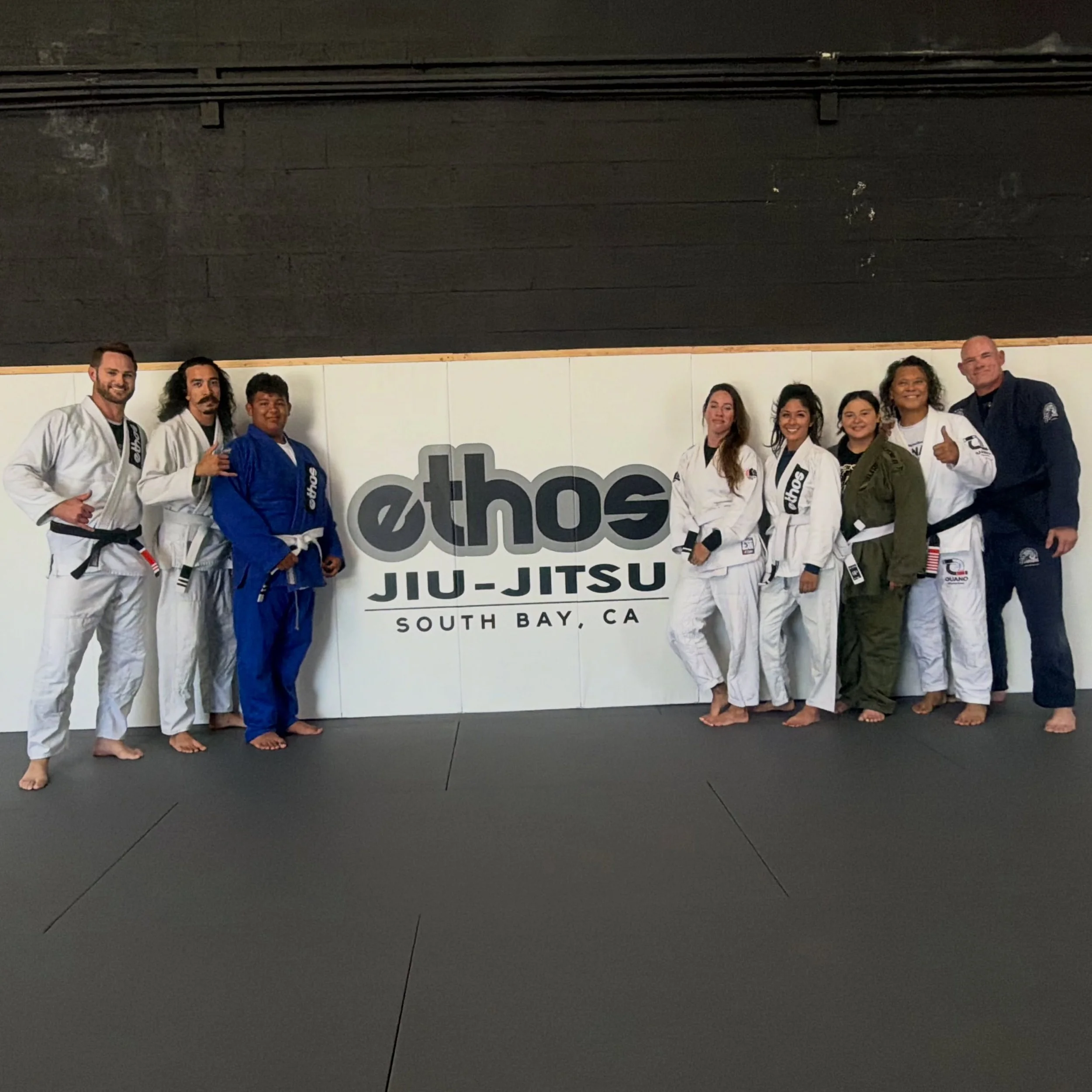 Friday rolls at Ethos 🤙
Always fun when Professor Ouano and Mike come to train. 

#ethosjiujtsu