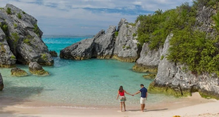 Embark on a grand Bermuda adventure where history meets modern flair at the Royal Naval Dockyard! From discovering maritime treasures in the museum to glass-blowing spectacles, and snorkeling at pristine beaches, everything is just a stroll away from