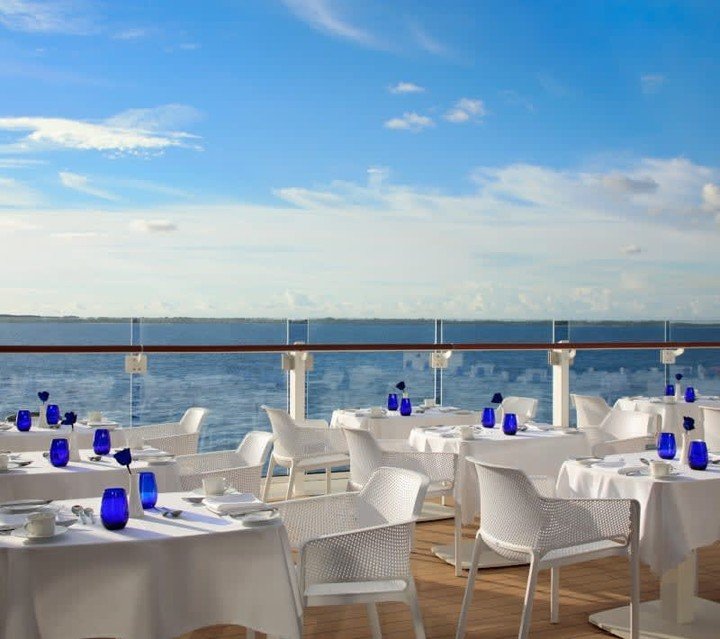 🌿✨ Experience the elegance of AquaClass on the Celebrity Edge and Celebrity Apex! Enjoy exclusive access to the stunning Blu terrace, where outdoor dining meets fresh, culinary delights. This specialty dining experience is designed for those seeking