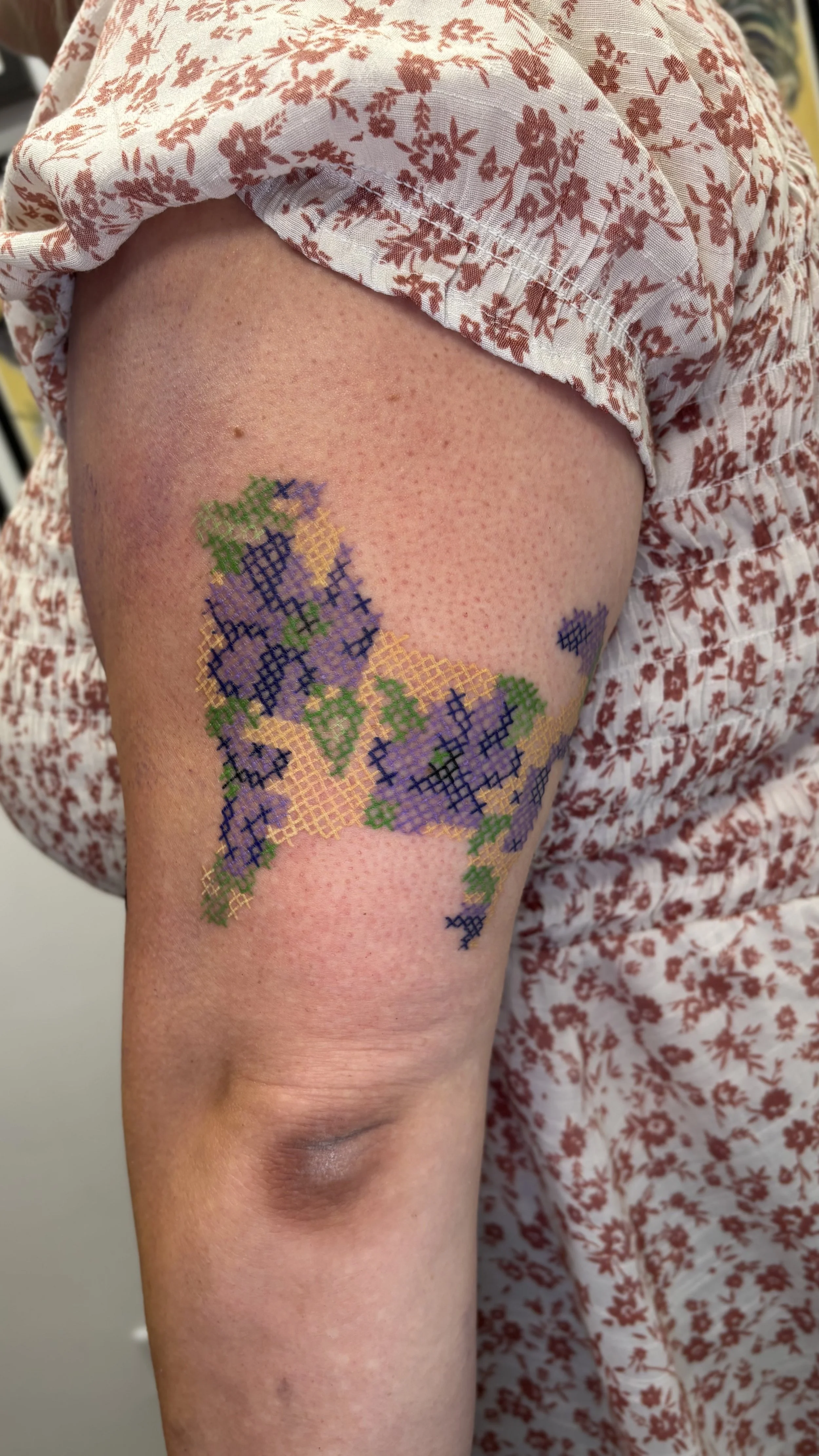 Dog tattoo in Cross stitch