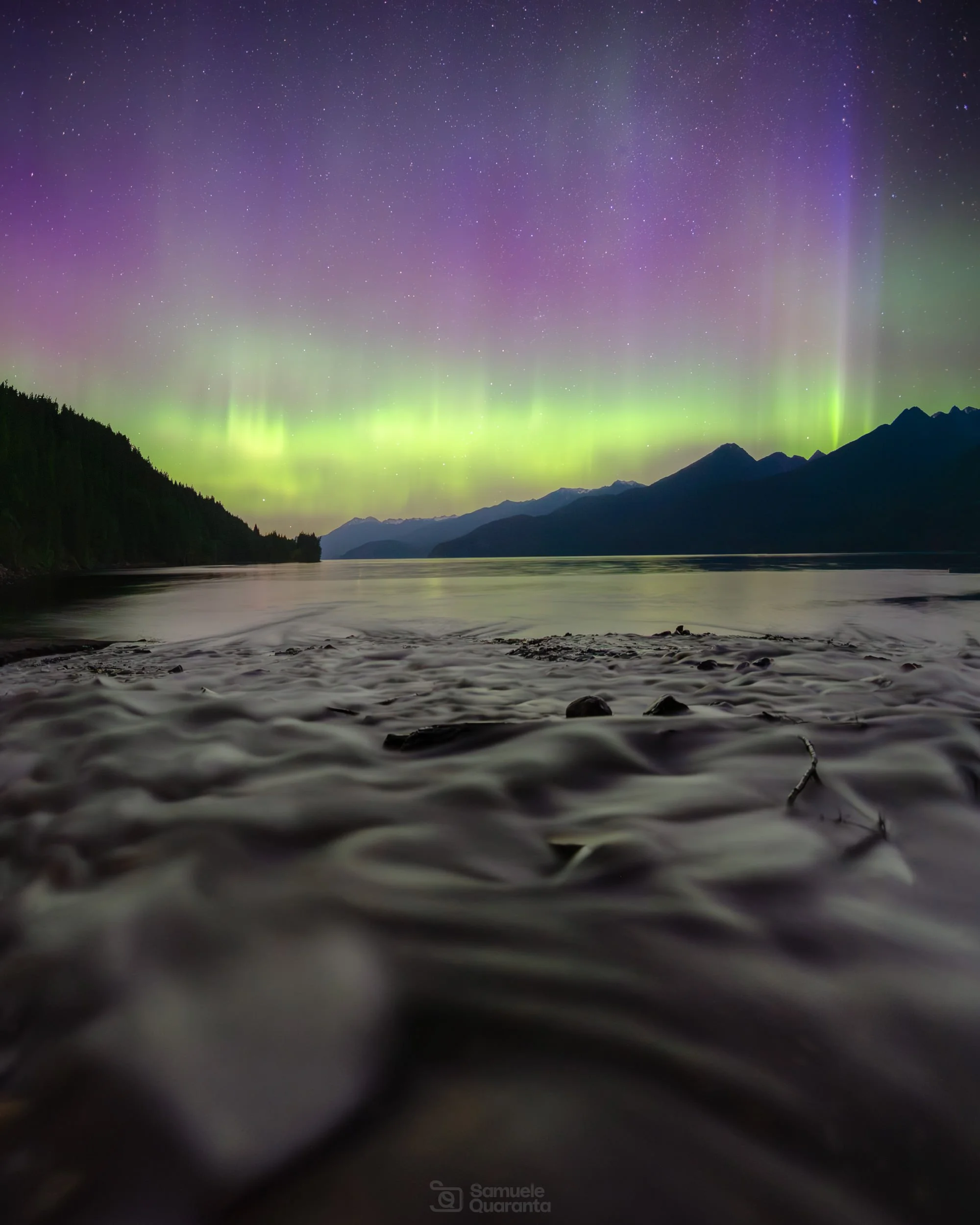 Night view of a lake during an amazing Aurora Borealis show in Canada - Samuele Quaranta 