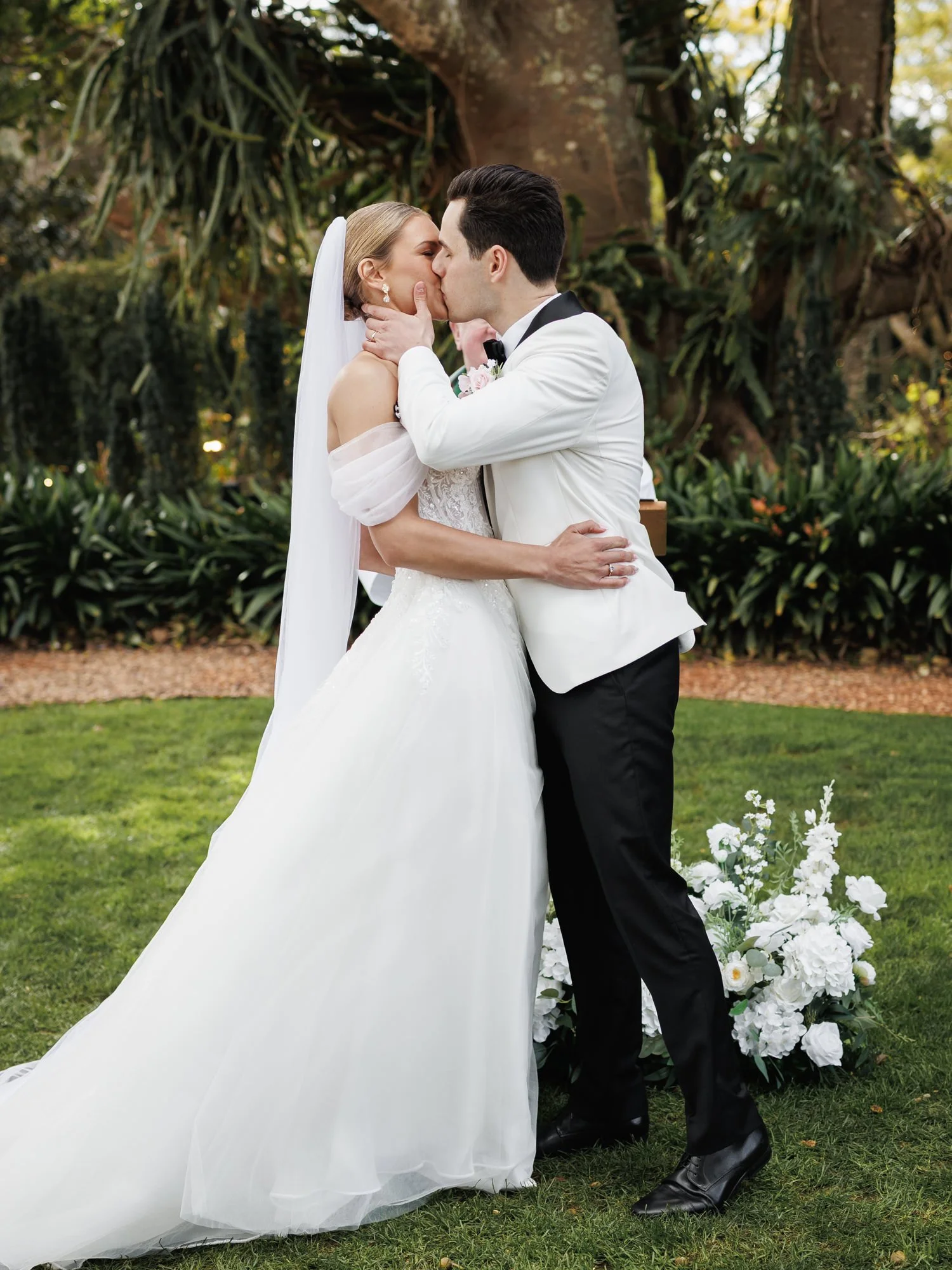  Charlie Lachlan Gabbinbar Wedding Nikolas David-12.jpg