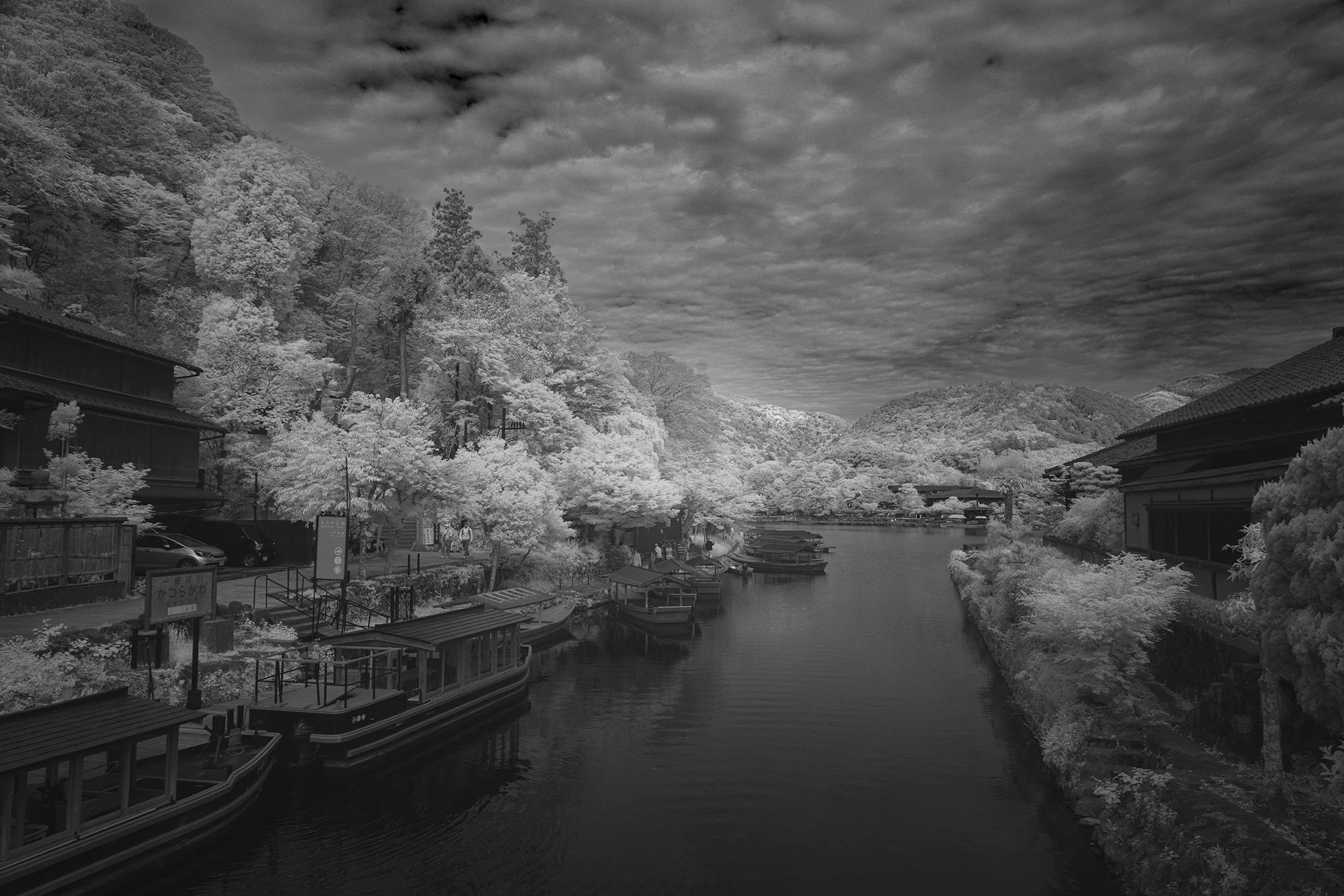 Park_boats_Arashiyama_2000.jpg
