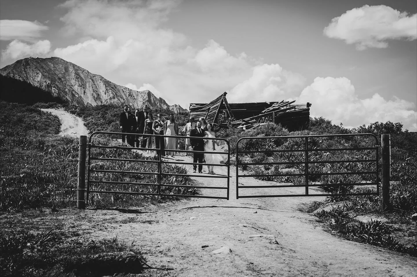 Gorgeous black and white moments from Mara and Kyle&rsquo;s day in June 🤍
