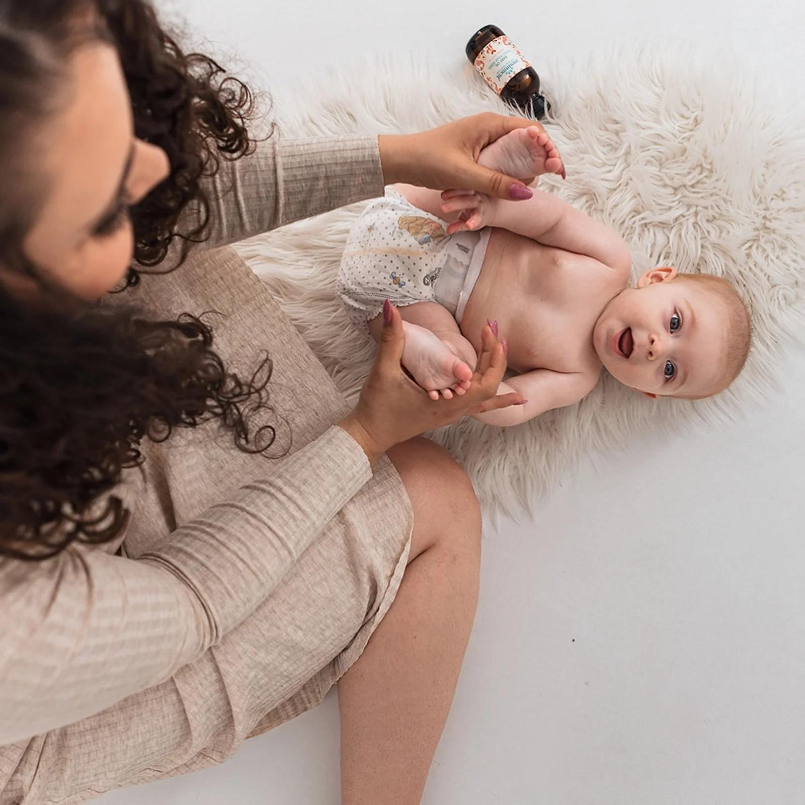Meet the Vendor 🕊️ @goldenfinds__  
Thoughtfully curated Canadian pregnancy box subscription service, with pre-natal, postpartum, and baby essentials, plus beautiful baby shower gift sets! 
 Created by a busy mom of three, Nicole curates high-qualit