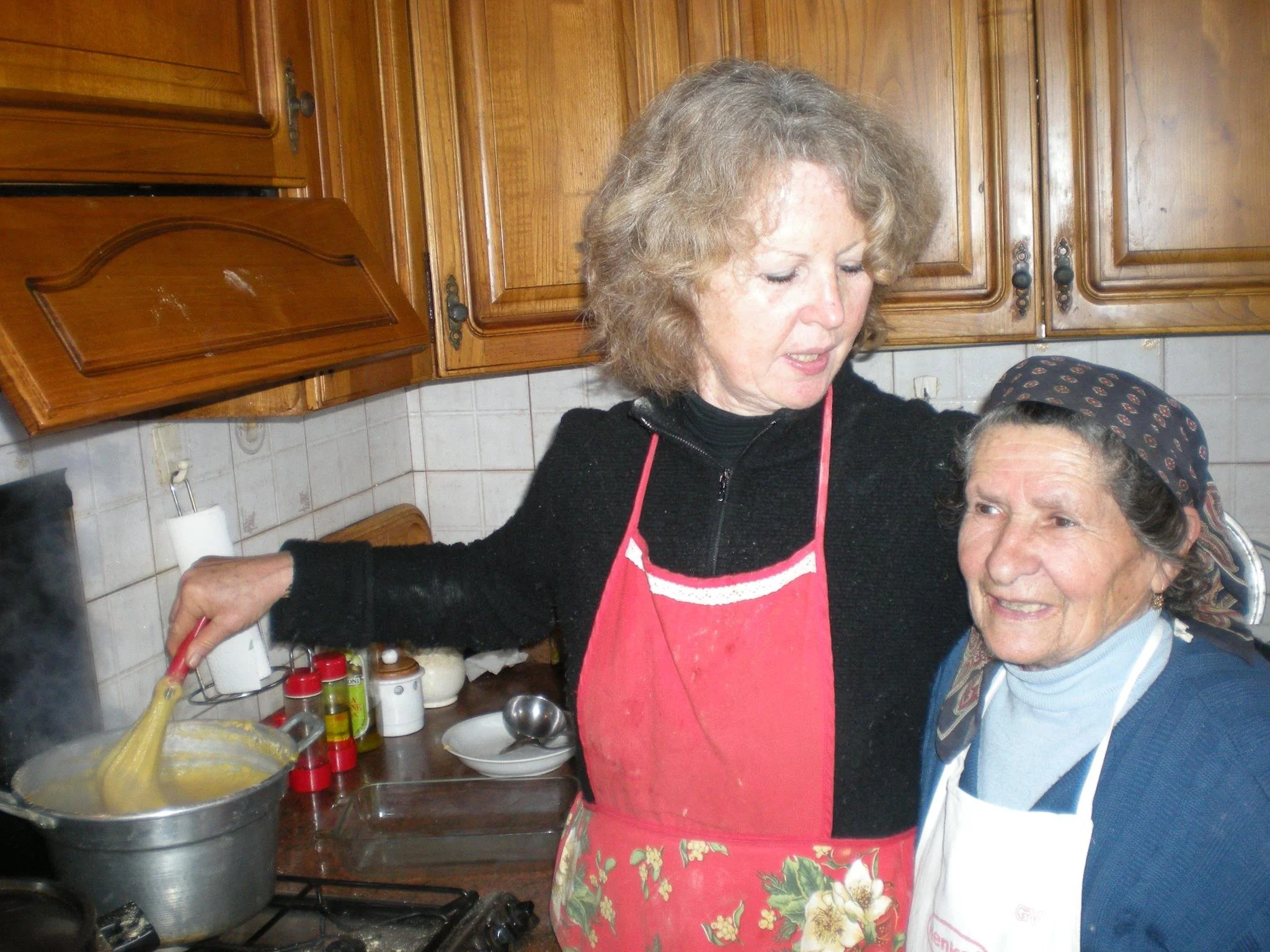Maria teaching Pauline how to make Polenta.