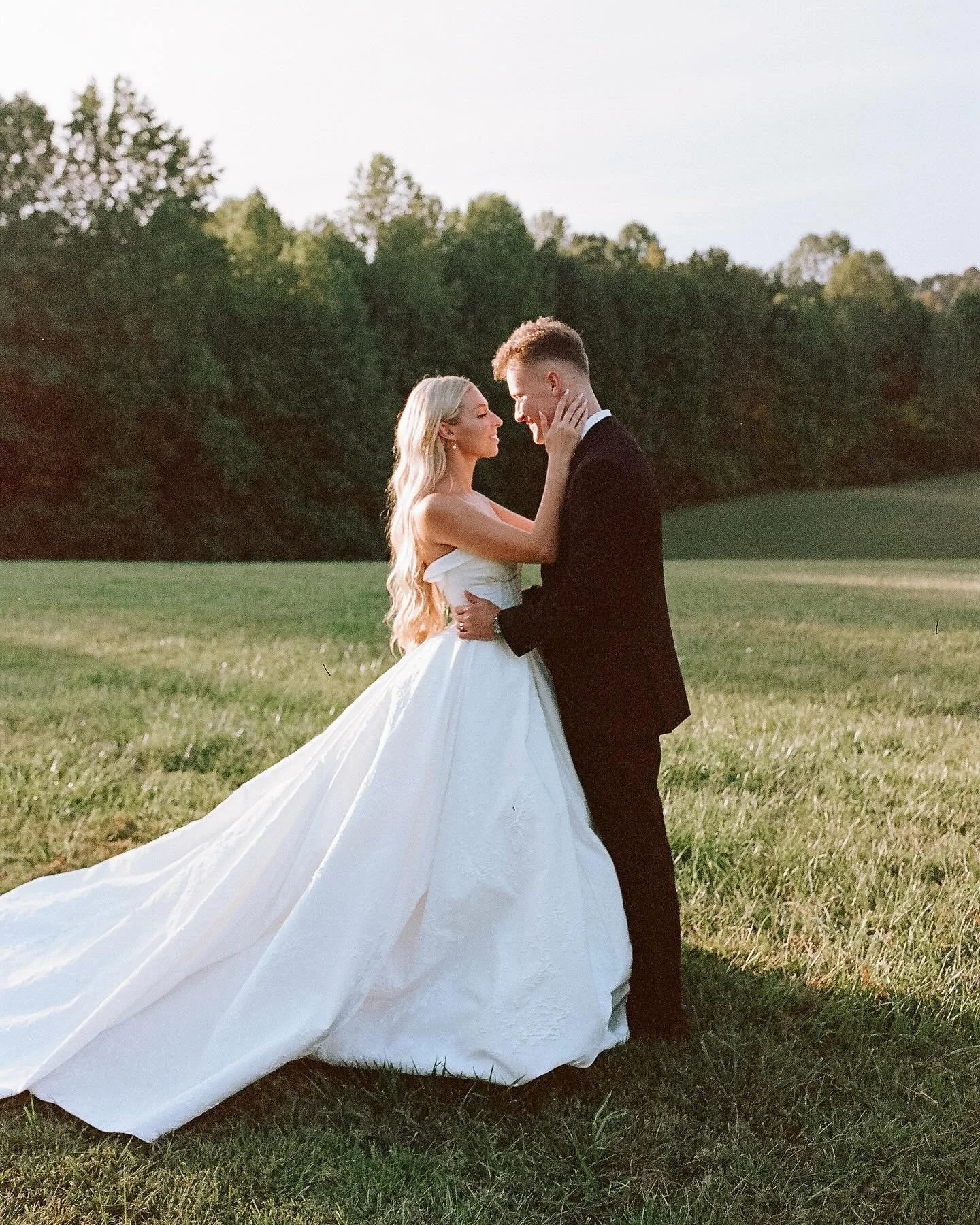 That timeless feeling on film 🎞️ 

#film #canonfilm #filmweddingphotography #seattleweddingphotographer #seattleweddingphotography #filmphotography #weddingphotos #weddingday #ido #canonphotography