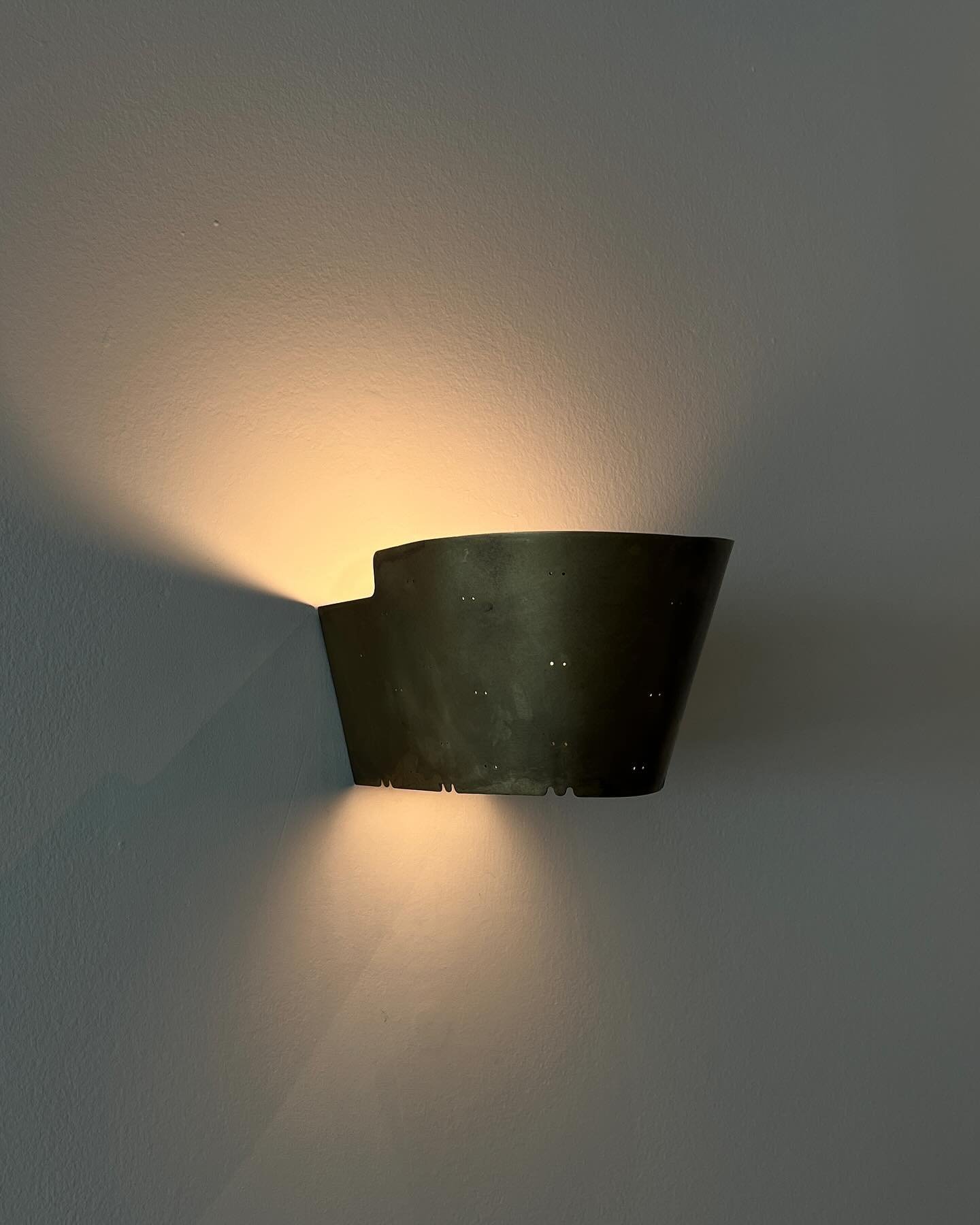 Nothing beats vintage - the quality, natural patina + details are unmatched. Sconce via @galerie_half