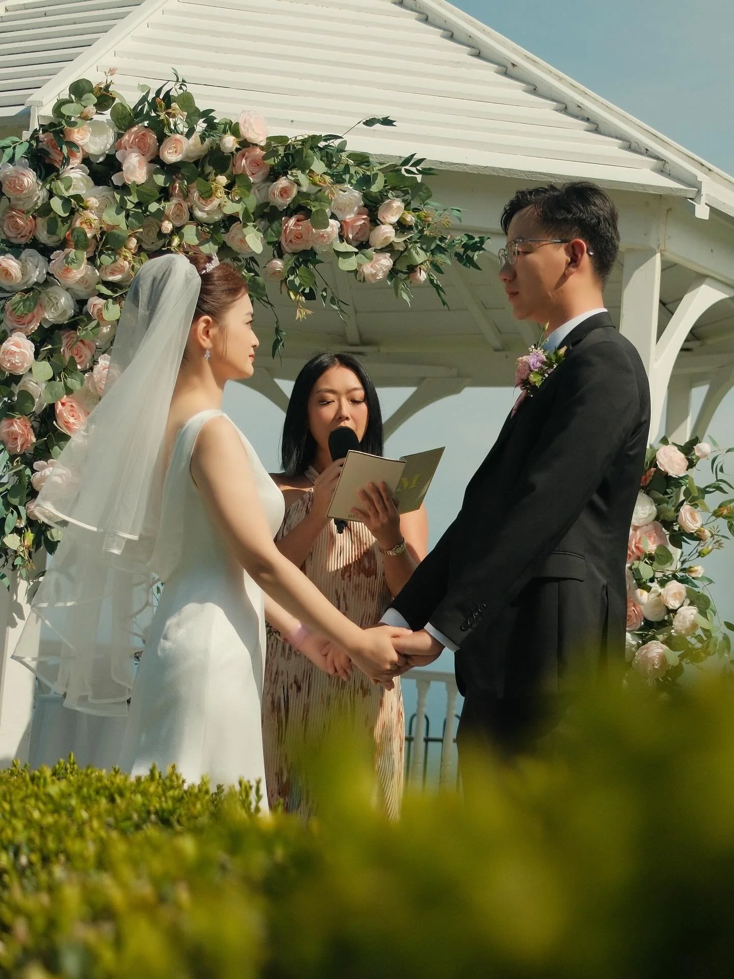 @panoramahouse.bulli 
a place where the earth meets the sky, 
and the land kisses the beautiful Pacific Ocean. 
Here, the horizon stretches infinitely, 
much like the love that bride and groom share
—a love as vast, as deep, and as timeless as