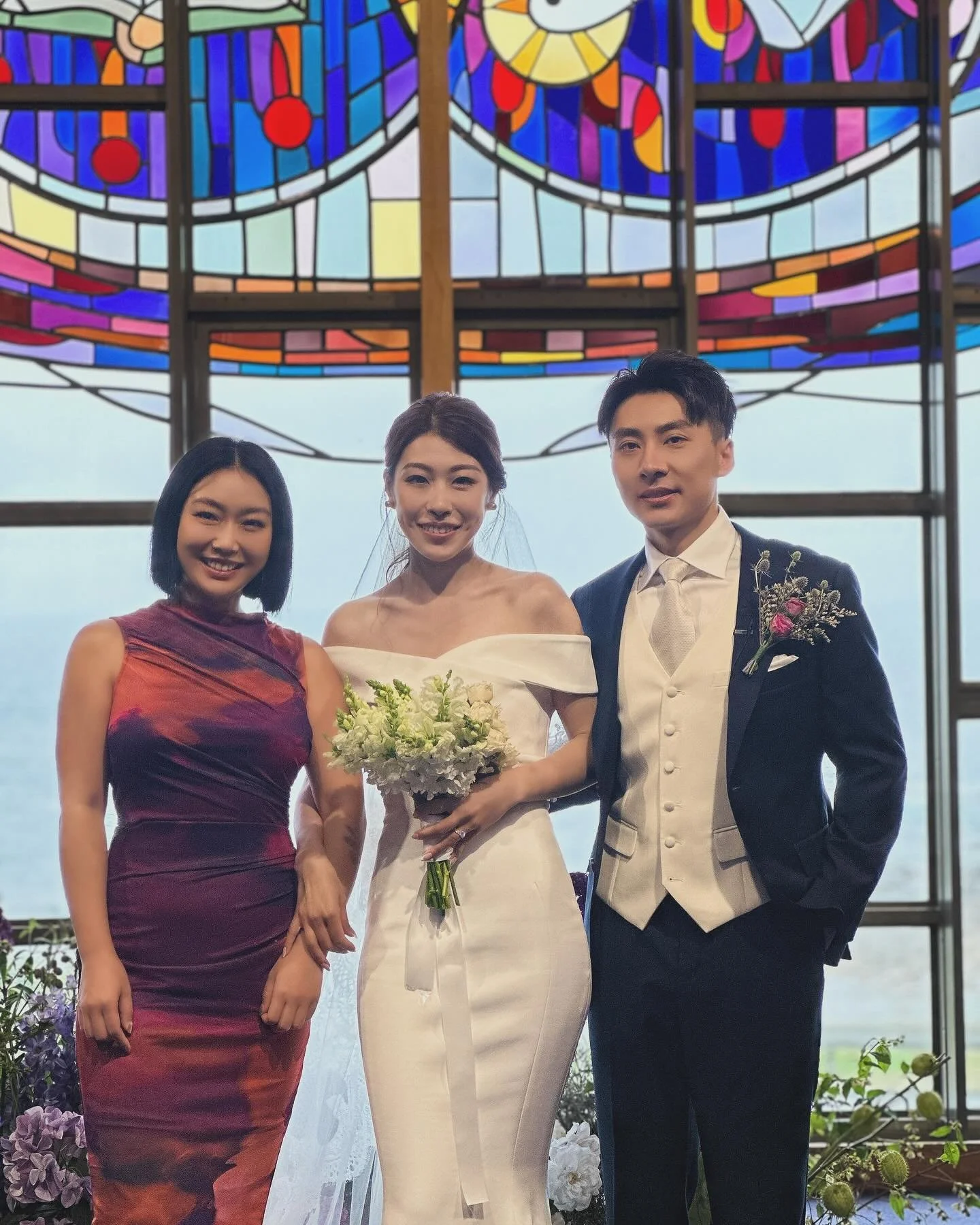 Just had the honour of officiating a wedding at 💒@littlebaycoastchapelnsw facing the endless ocean 🌊 and framed by the iconic stained-glass windows that filled the room with soft, colorful light. ✨ Despite a gentle rain outside, the love inside sho