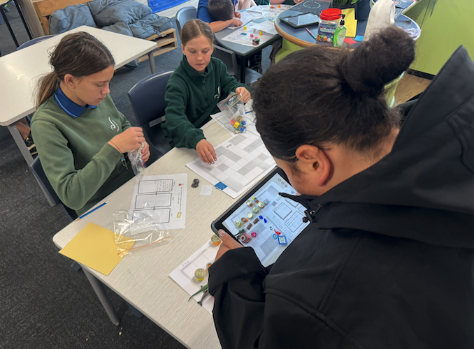 Tamariki designing their own digital games using unplugged design.