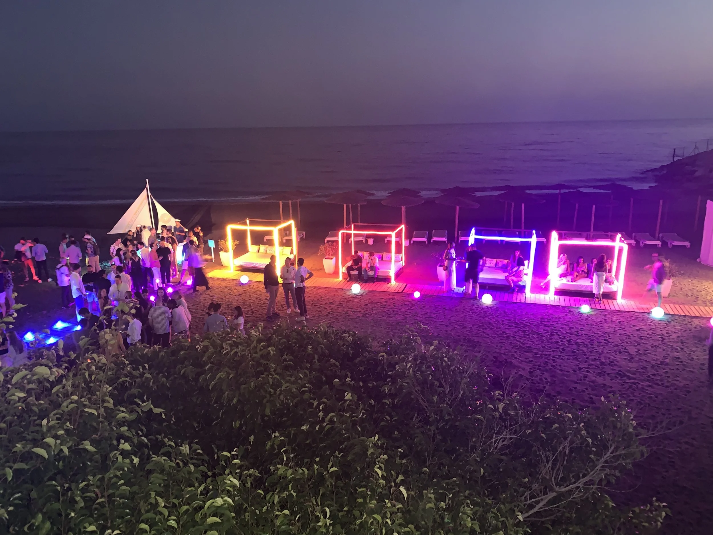 Corporate beach party in el candado Malaga. Event decoration and production.
