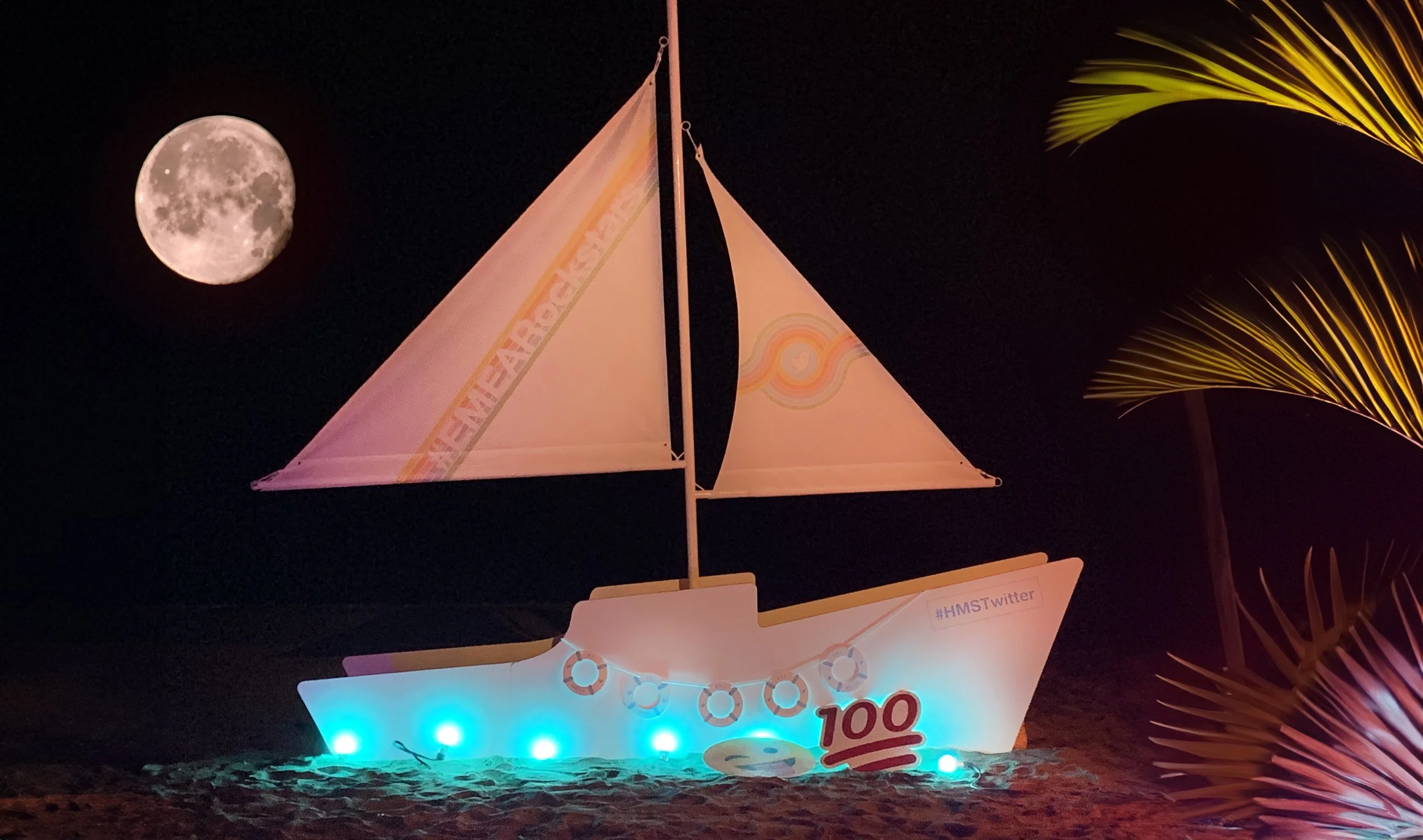 A decorative boat-shaped installation on el candado beach in Malaga. Event production and design.