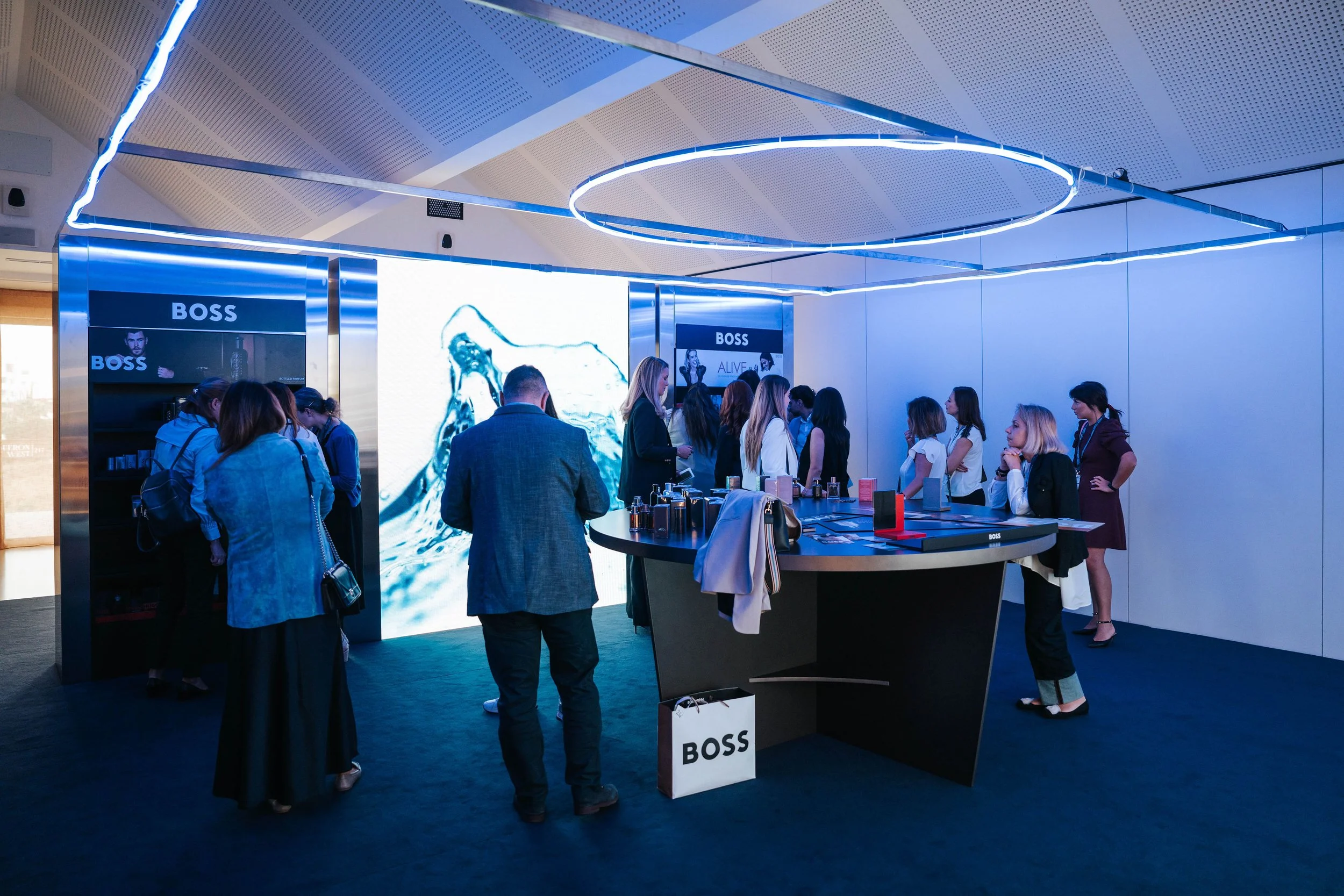 In-store experience event for marketing department for corporate brand COTY. Retail display, decoration, furniture, audiovisuals and overall production.