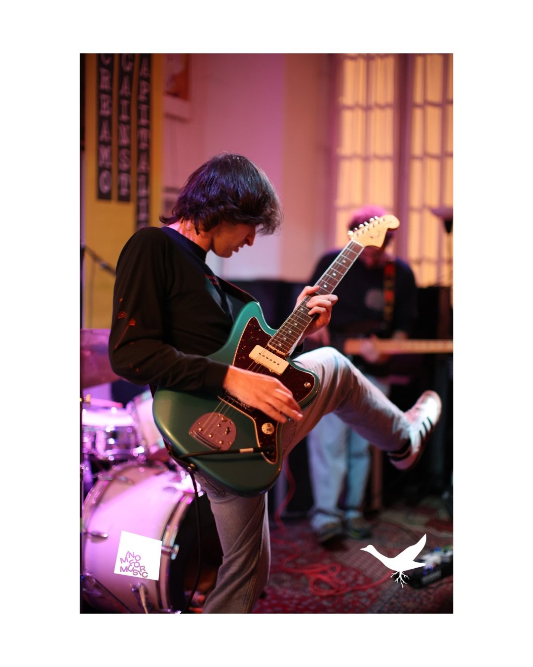 Gli eventi come quello di ieri in collaborazione con i ragazzi del @collettivoladefensediy ci scaldano davvero il cuore. Urla stonate, sorrisi e presa bene 

Ringraziamo tutti ma soprattutto @milocollep e @adelaide.complesso 🤍

Alla prossima 💌

📷: