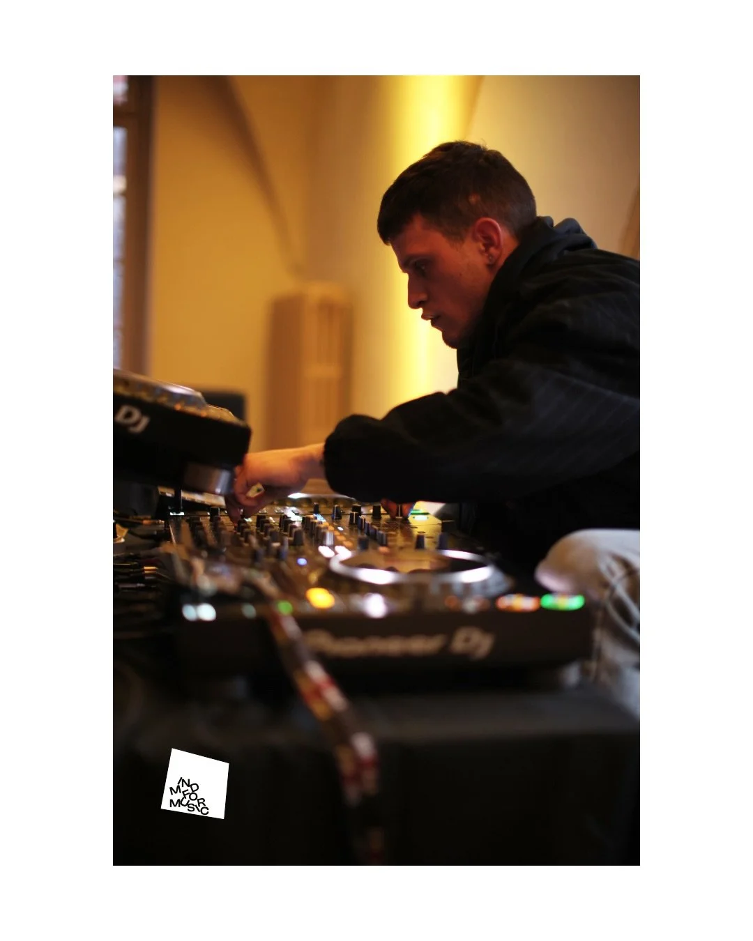 Capta listening session - 15.03

@pietrovecchi_ 
@deriansky_ 
@boiledtrousers 

@capta.pwcc 

📷: @_lindalf